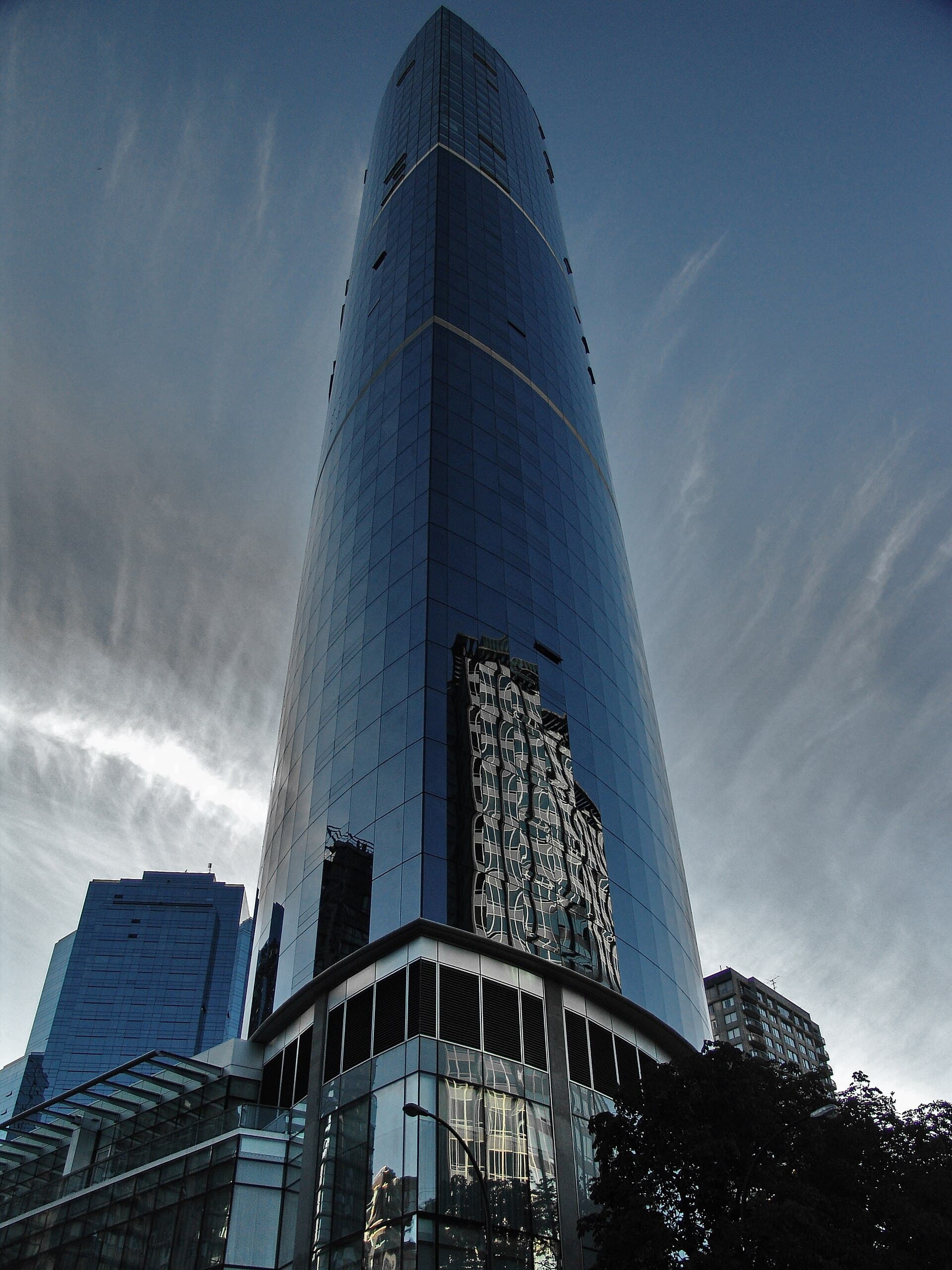 Sheraton Vancouver Wall Centre Hotel (via Wikimedia Commons, CC BY 2.0)