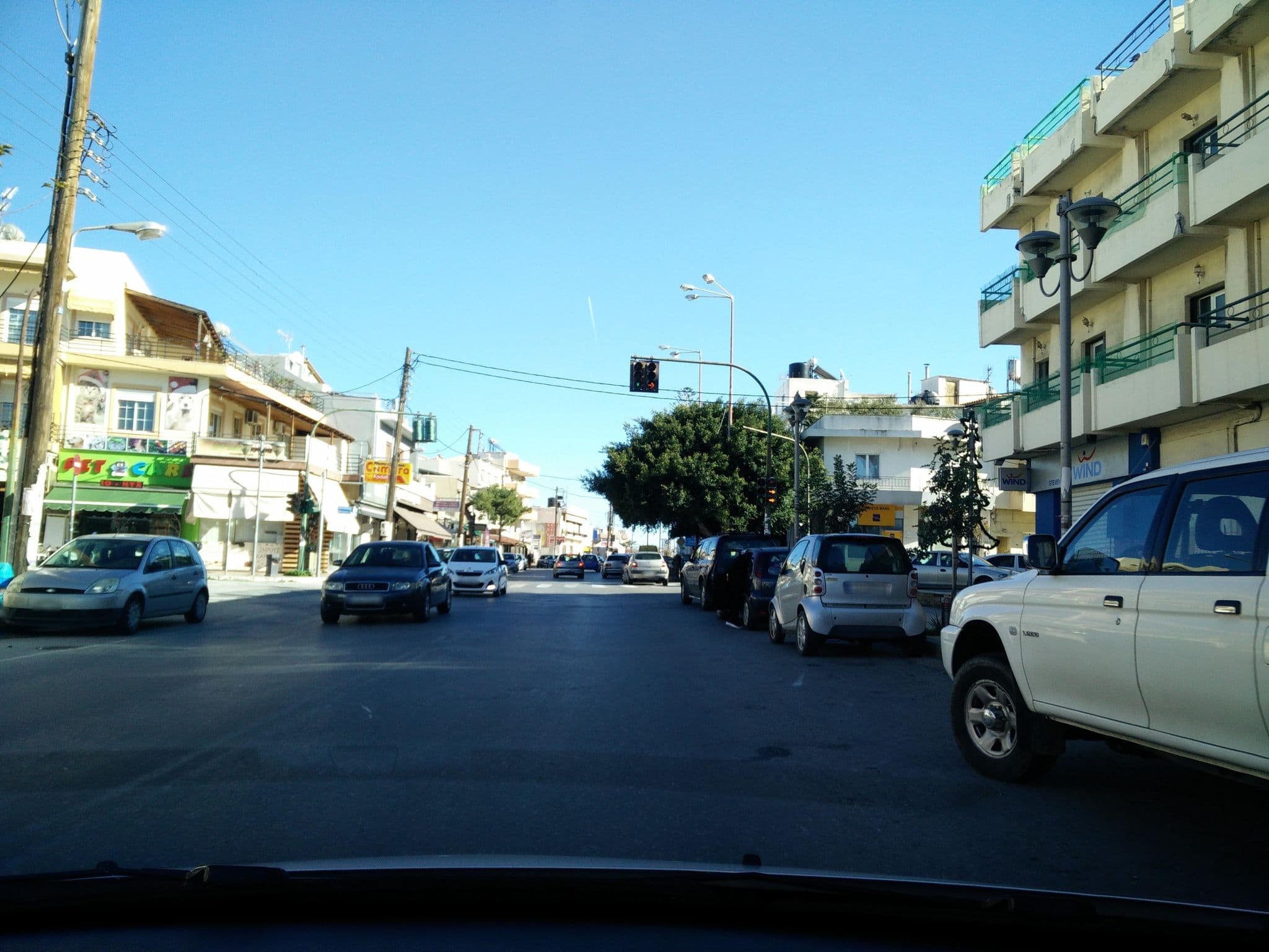Street view near Asterion Hotel, Néa Alikarnassós — © pelgrim (CC BY-SA · Mapillary)