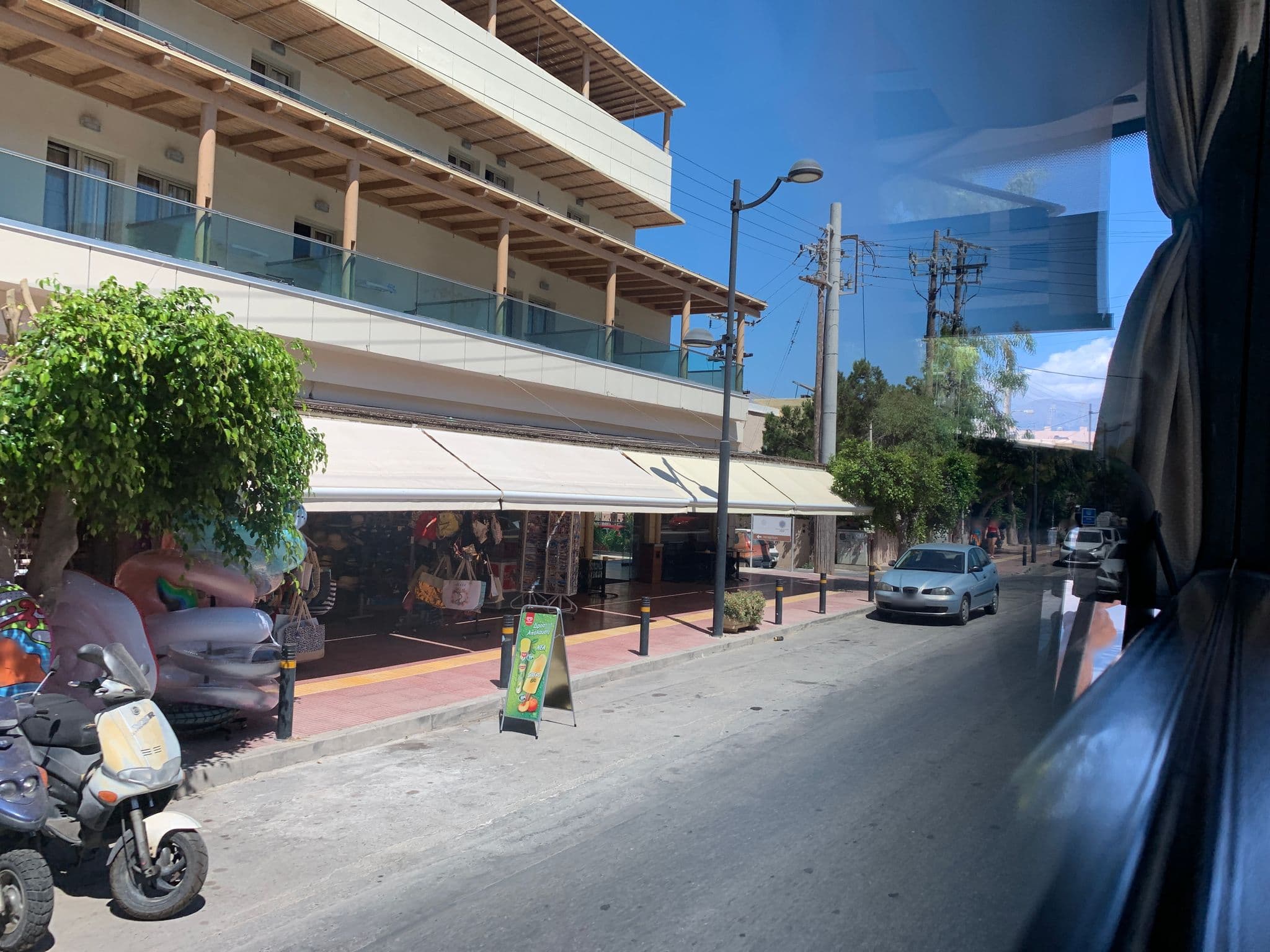 Street view near Nontas Apartments, Limín Khersonísou — © chicc0 (CC BY-SA · Mapillary)