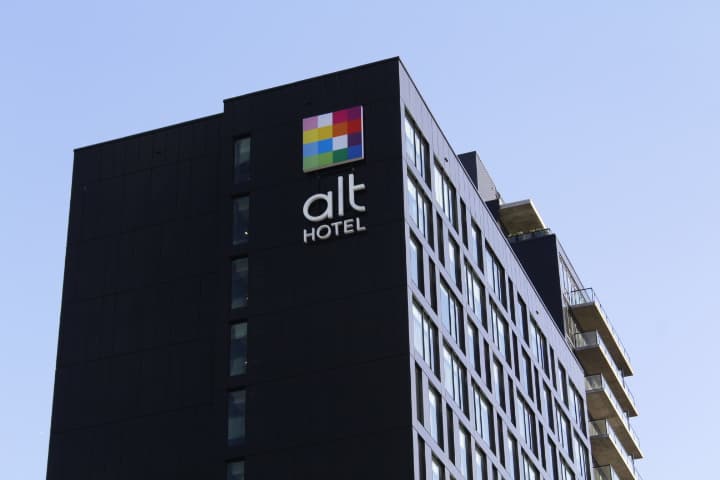 Alt Hotel Saskatoon (via Wikimedia Commons, CC BY-SA 4.0)