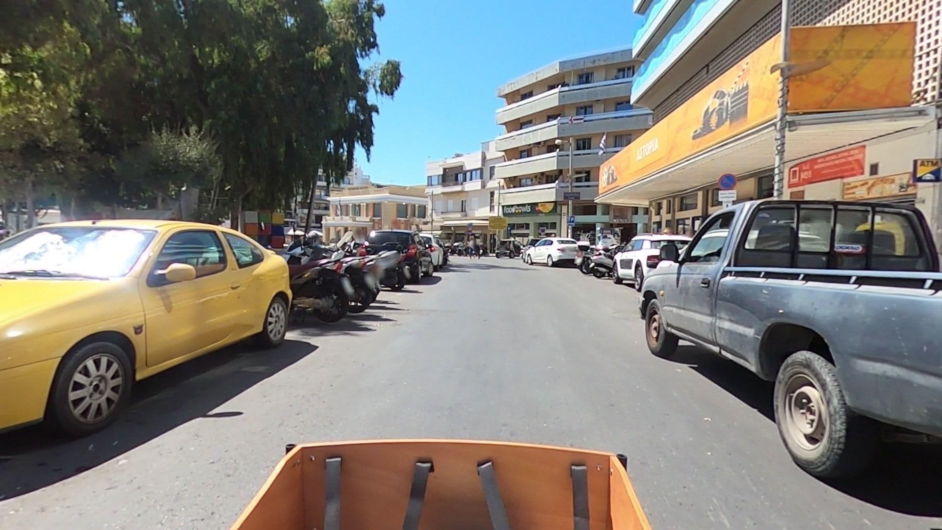 Street view near Capsis Rooftop Pool, Irákleion — © efikour (CC BY-SA · Mapillary)