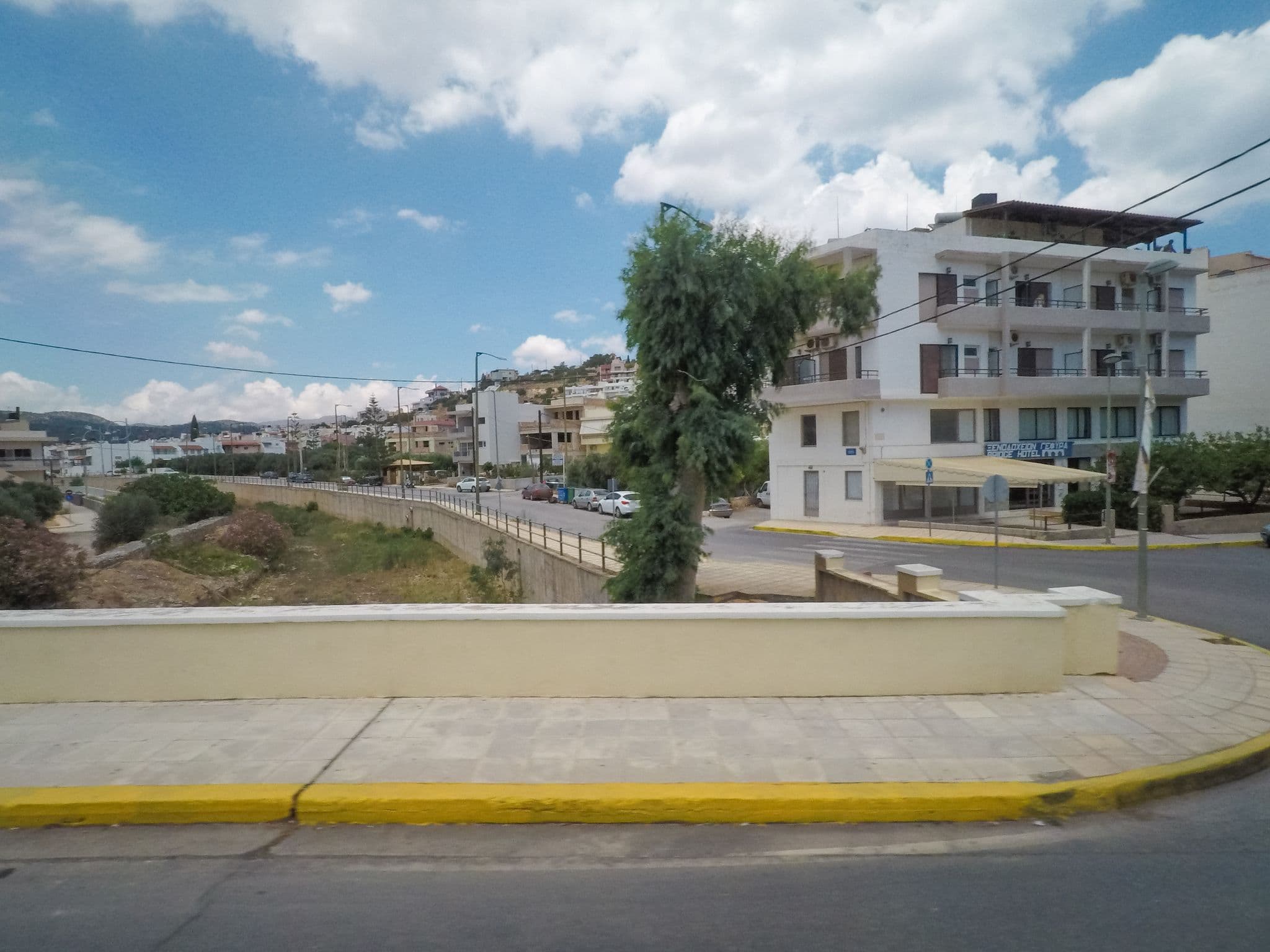 Street view near Ξενοδοχείο Γέφυρα, Ágios Nikólaos — © esario (CC BY-SA · Mapillary)
