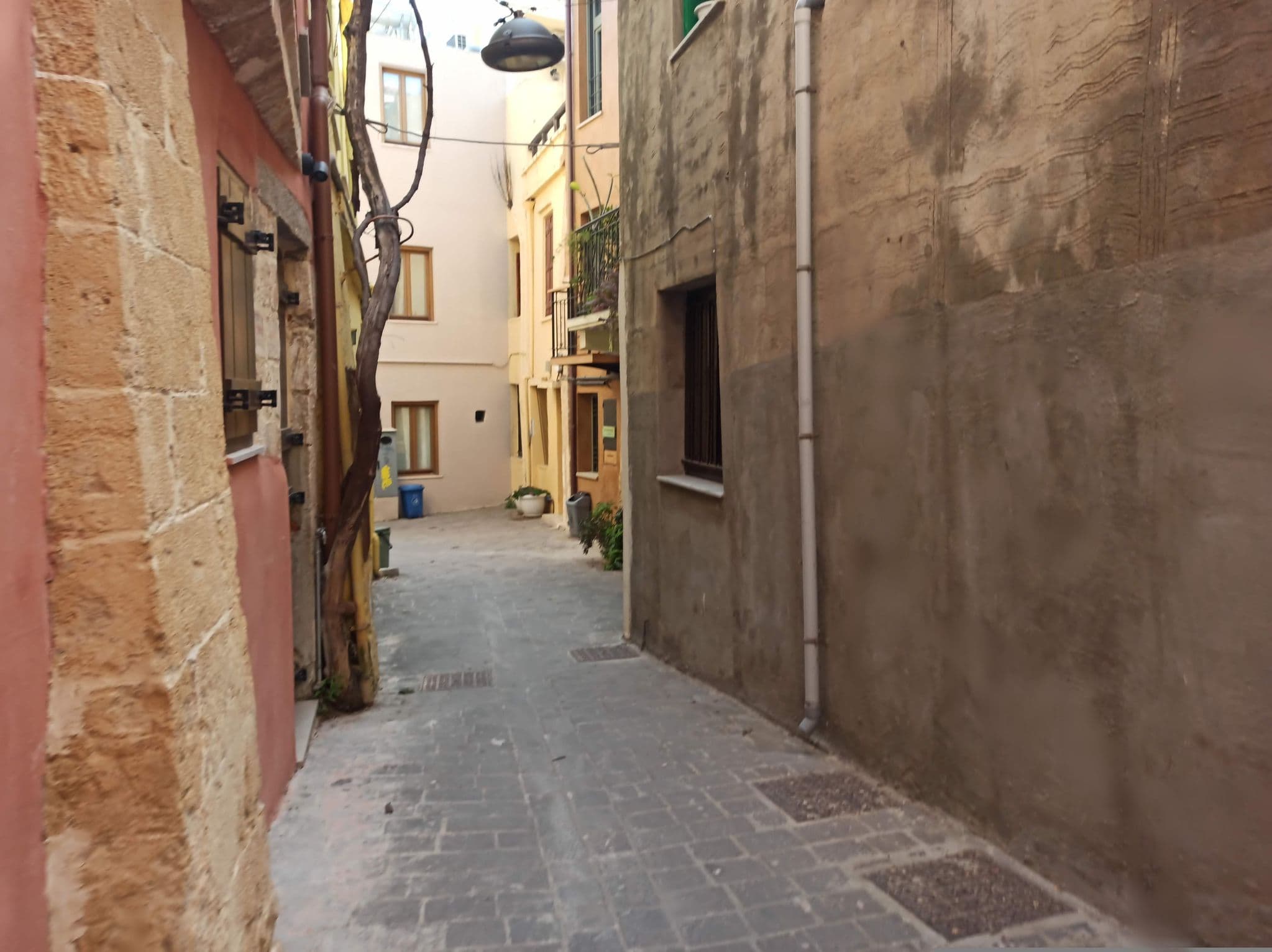 Street view near Odyssey House & Studios, Chaniá — © grkpete (CC BY-SA · Mapillary)