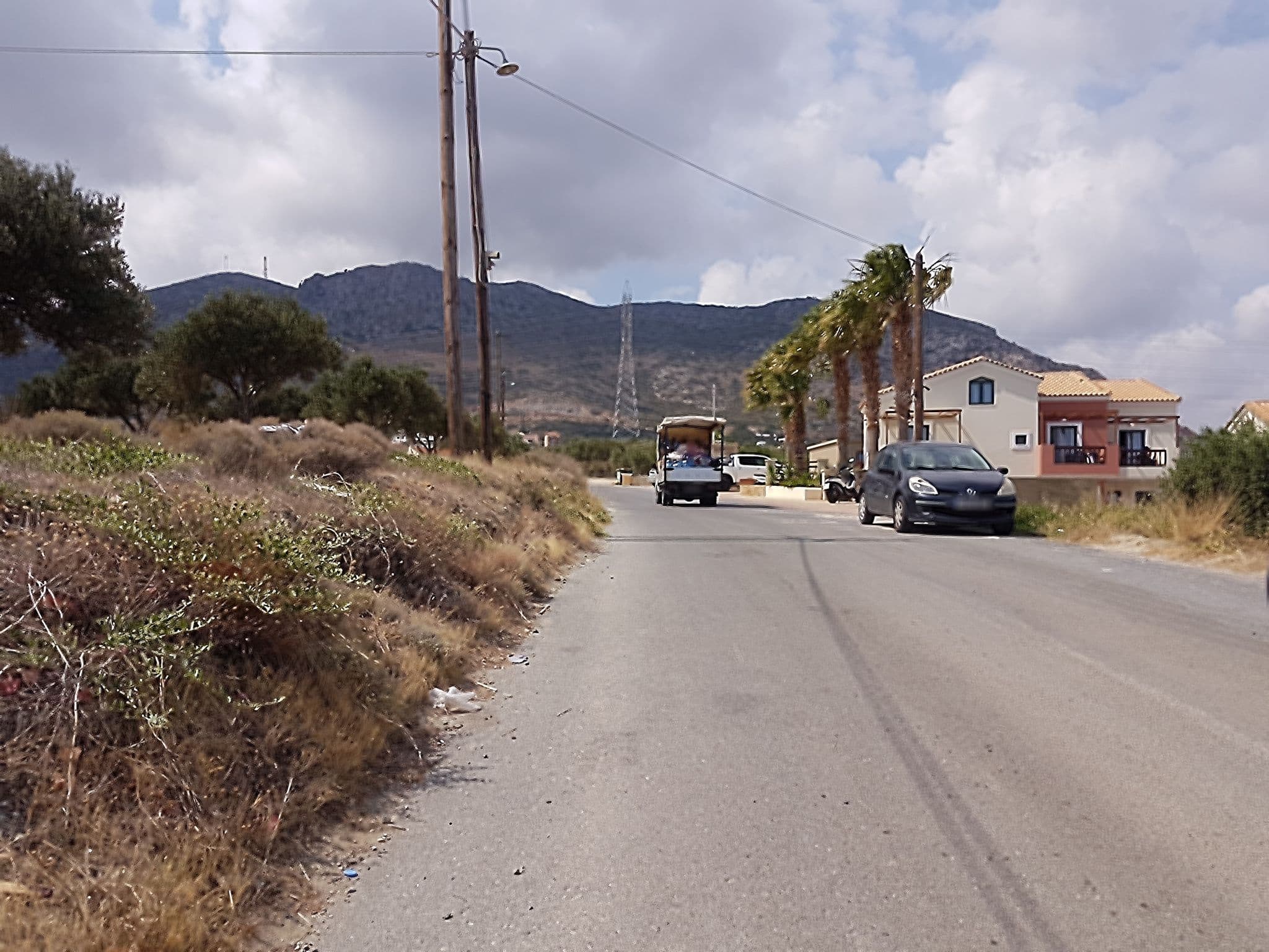 Street view near Dia Apartments, Limín Khersonísou — © medix (CC BY-SA · Mapillary)