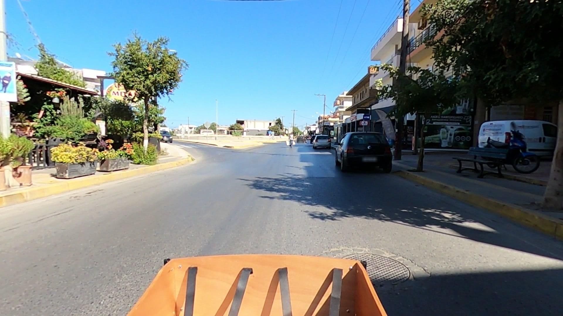 Street view near Australia Hotel Heraklion, Gázi — © efikour (CC BY-SA · Mapillary)