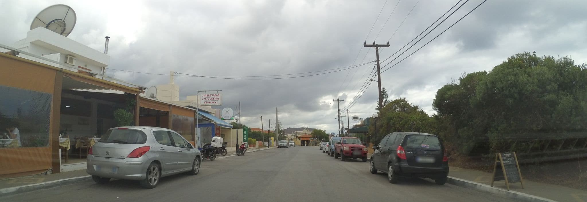Street view near Ideal Hotel Apartments Γούβες, Kokkíni Cháni — © teddy73 (CC BY-SA · Mapillary)