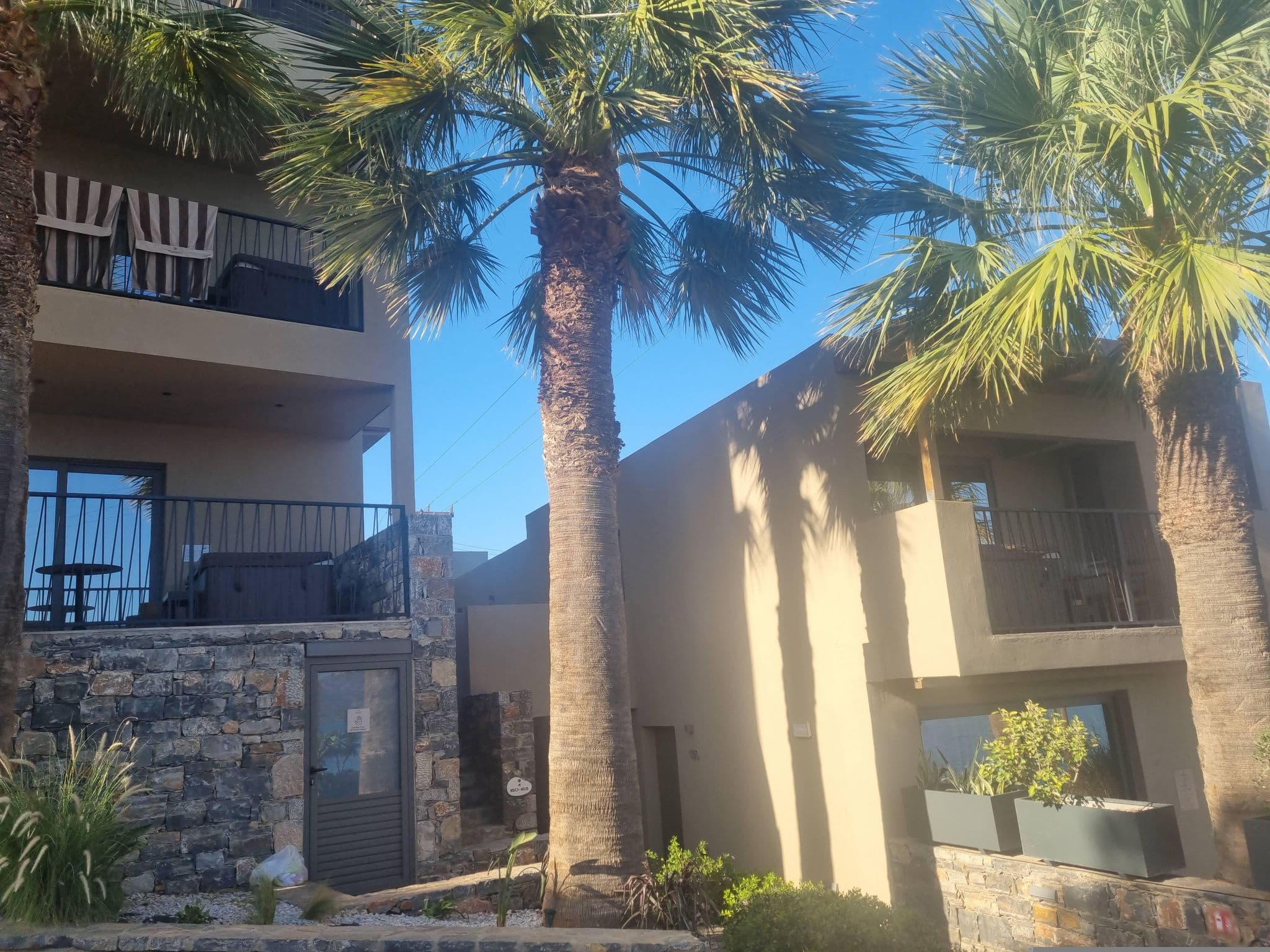 Street view near Elounda Infinity Exclusive Resort & Spa - Adults Only, Eloúnda — © chibiYuzu (CC BY-SA · Mapillary)