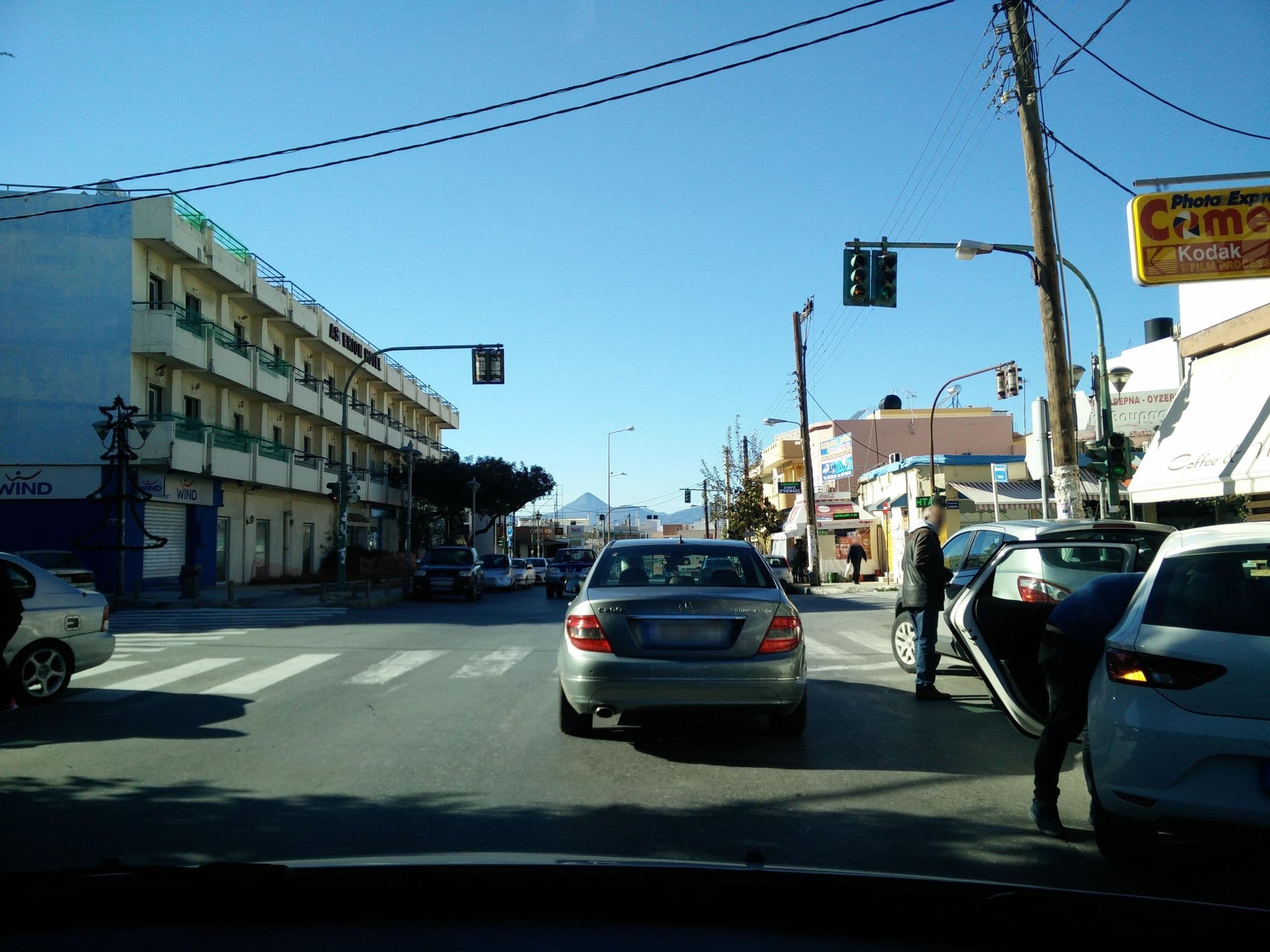 Street view near Asterion Studios, Néa Alikarnassós — © pelgrim (CC BY-SA · Mapillary)