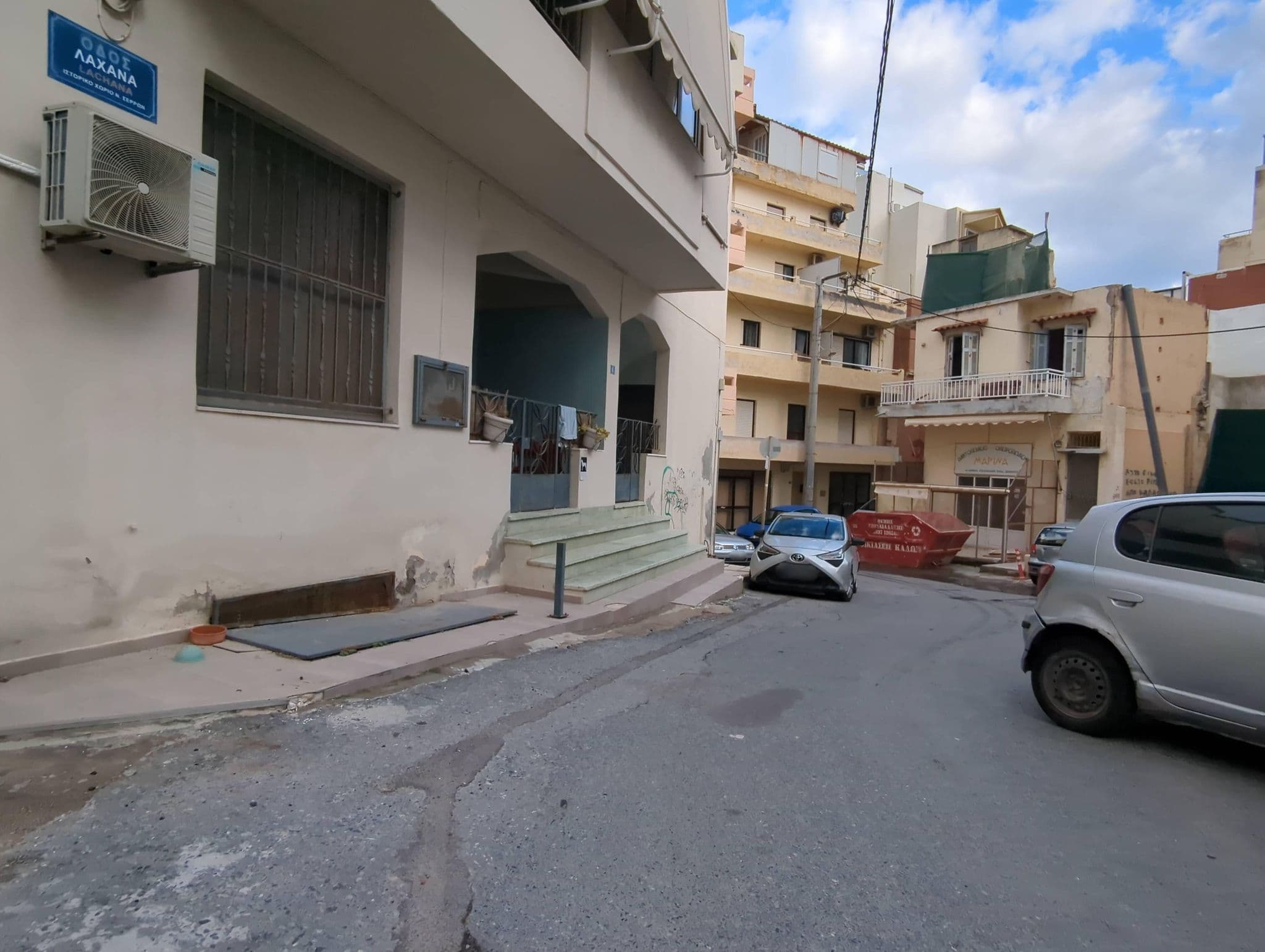 Street view near Candia Suites&Rooms, Irákleion — © miguel_andrade (CC BY-SA · Mapillary)
