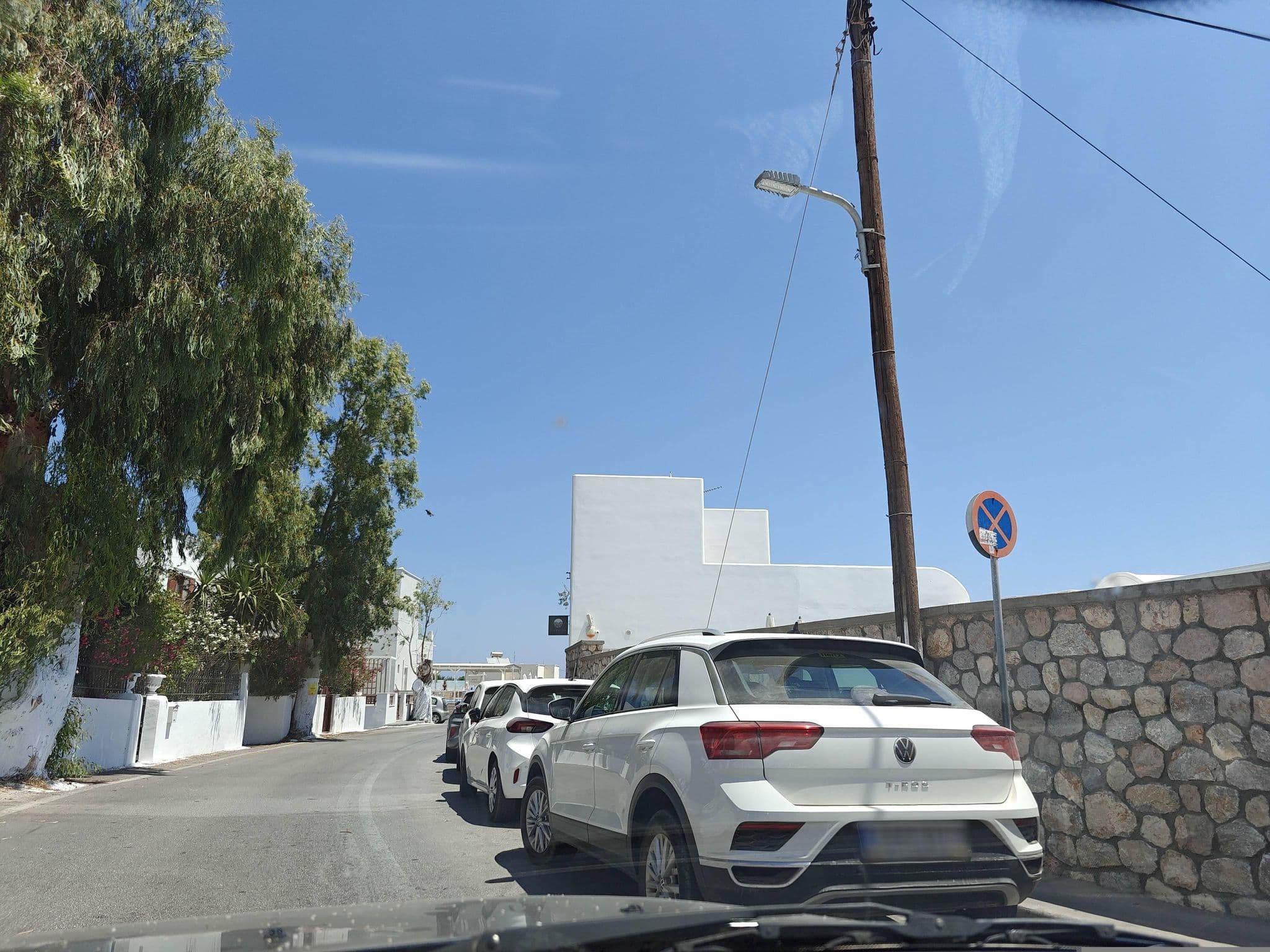 Street view near Leta Hotel, Firá — © grkpete (CC BY-SA · Mapillary)