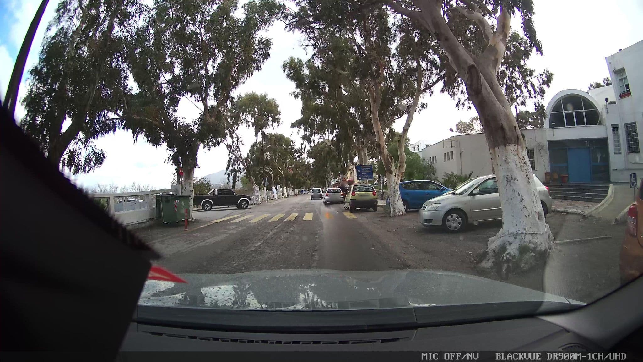 Street view near Delfini 1, Firá — © jthnz (CC BY-SA · Mapillary)