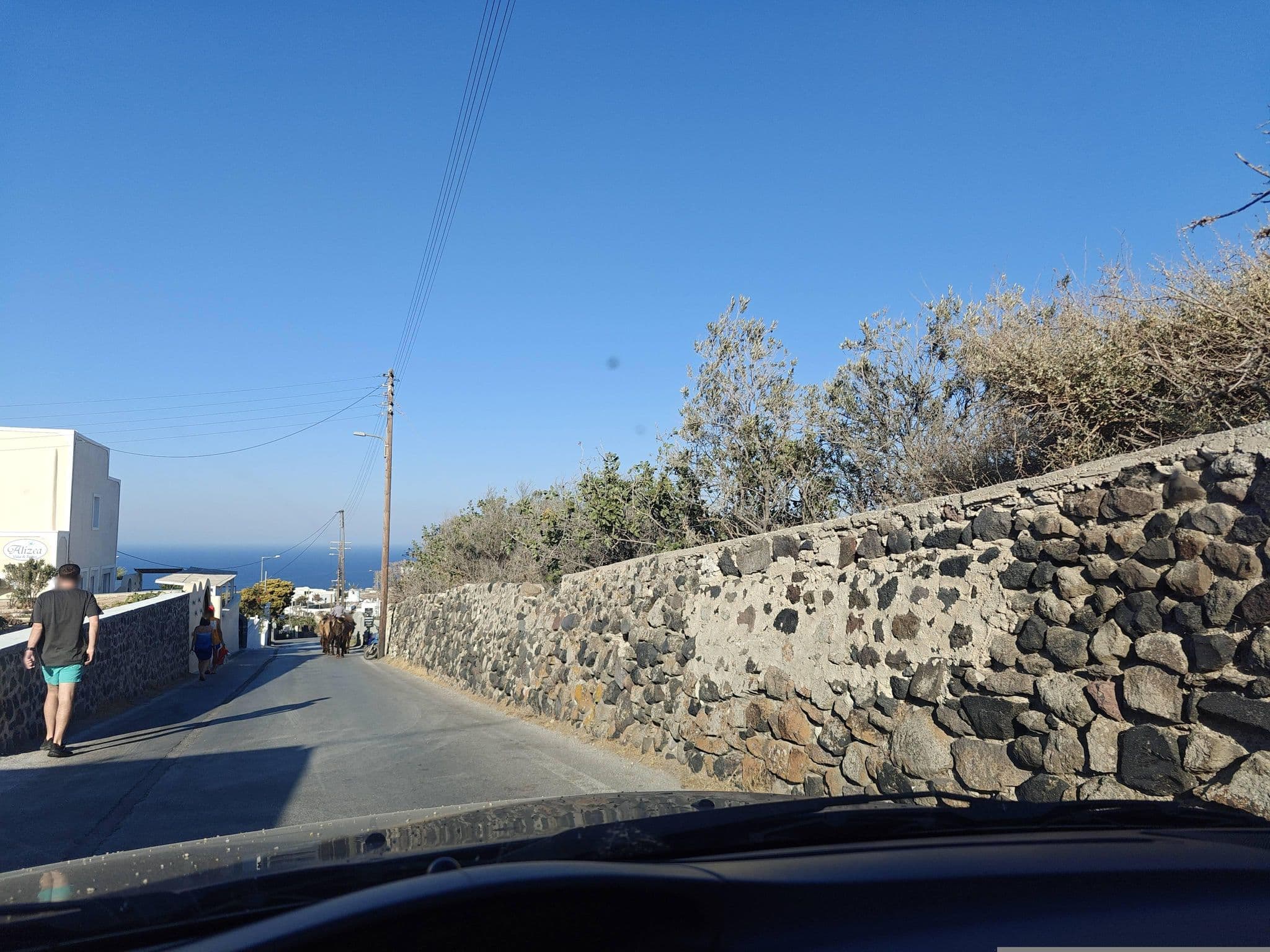 Street view near Alizea Villas & Studios, Firá — © grkpete (CC BY-SA · Mapillary)