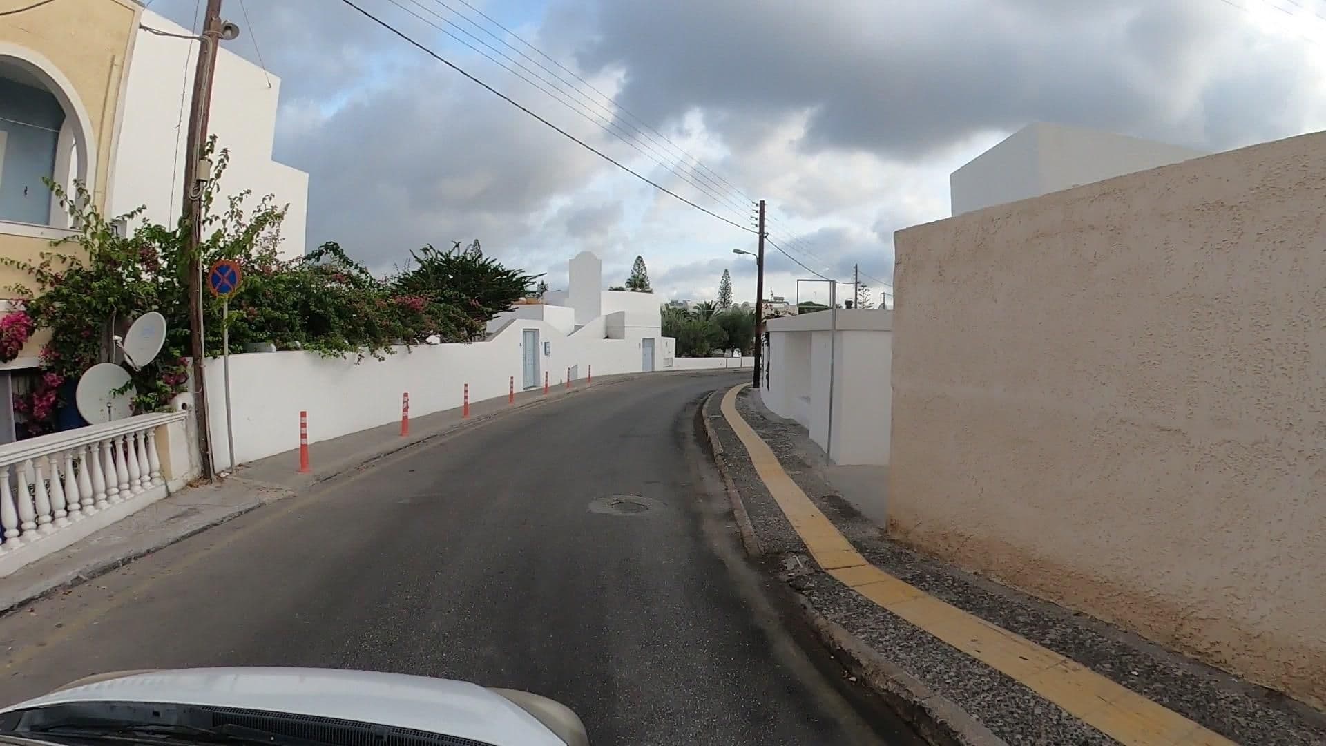 Street view near Makis Rooms, Emporeío — © efikour (CC BY-SA · Mapillary)