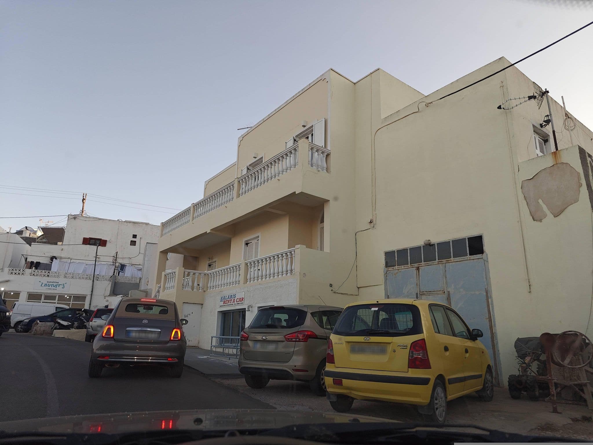 Street view near Margarita Hotel Firostefani, Firá — © grkpete (CC BY-SA · Mapillary)