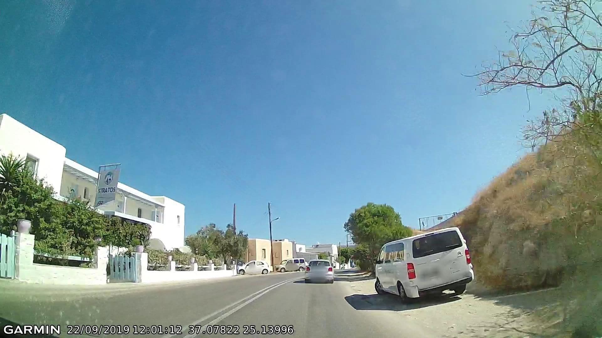 Street view near To Dwmatio Tis Trelas, Páros — © pppetros (CC BY-SA · Mapillary)