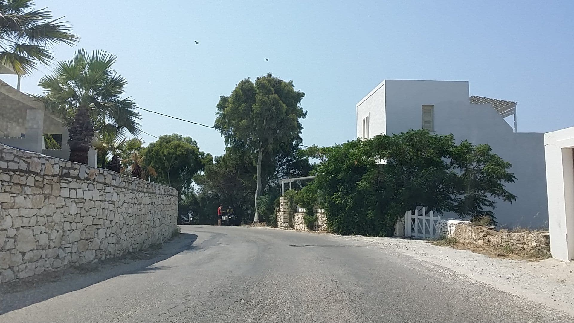 Street view near Aloni Hotel Paros, Páros — © pppetros (CC BY-SA · Mapillary)