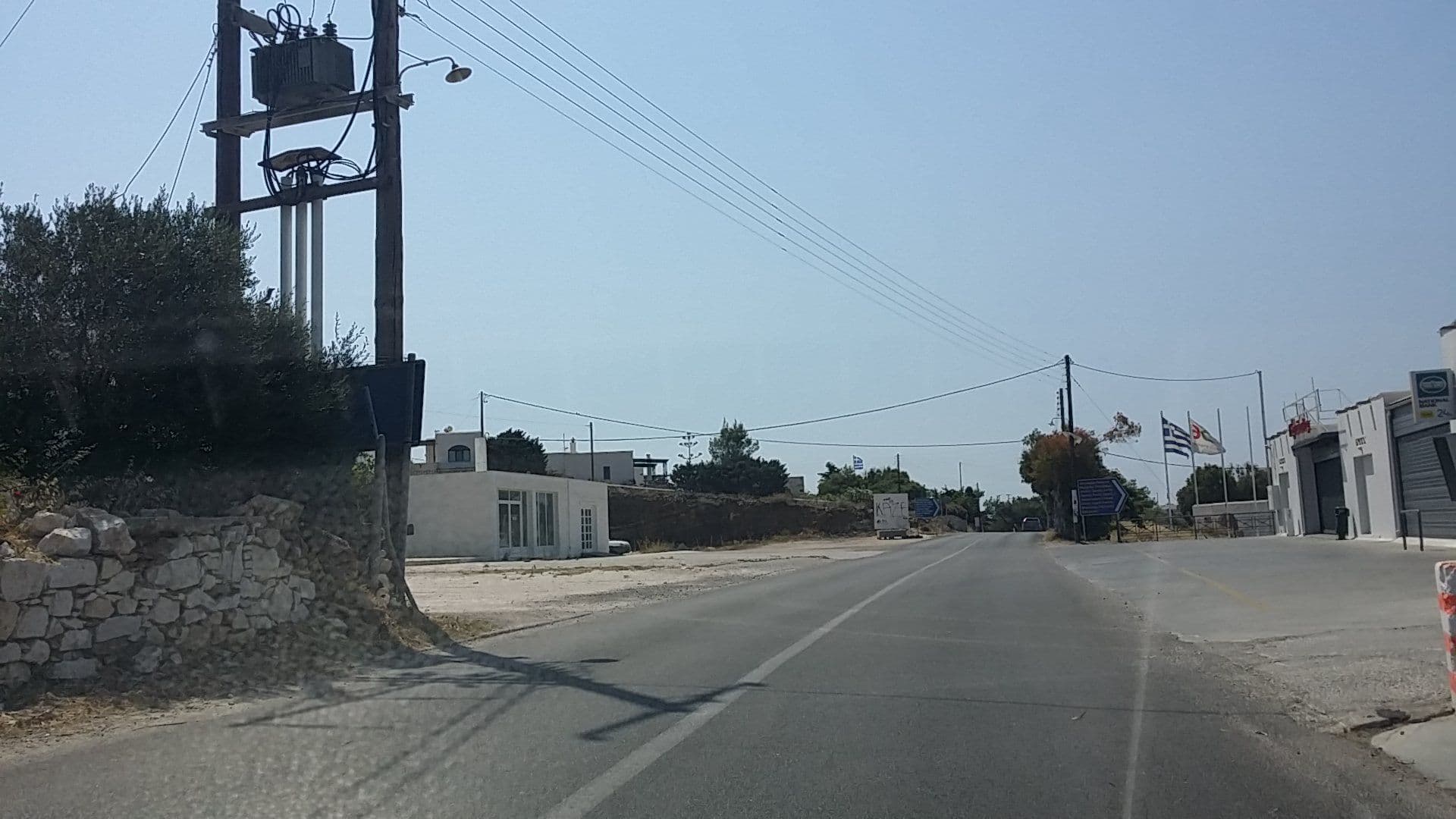 Street view near Makronas Bungalows, Páros — © pppetros (CC BY-SA · Mapillary)