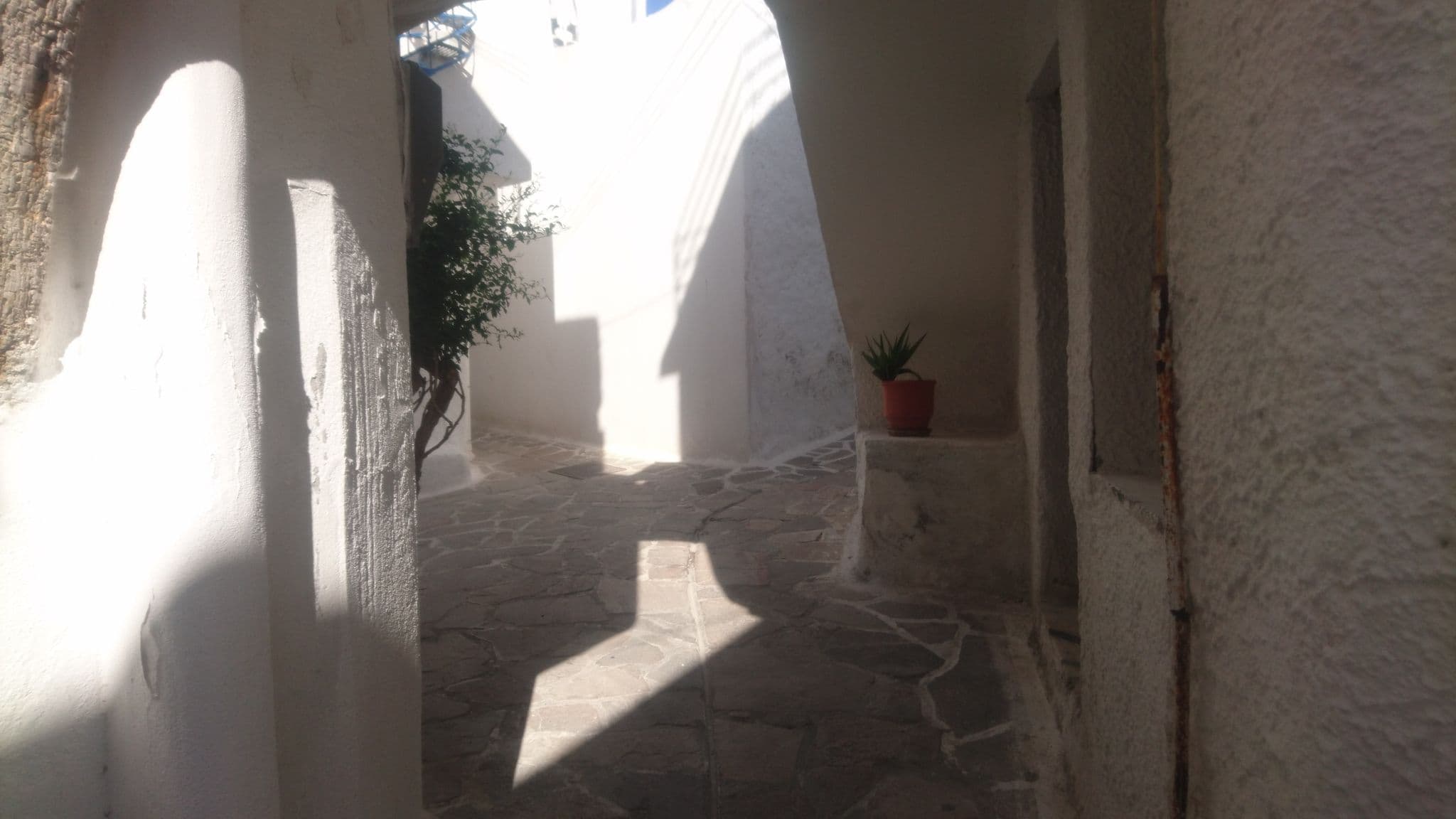 Street view near Pantheon Hotel, Náxos — © peterneubauer (CC BY-SA · Mapillary)