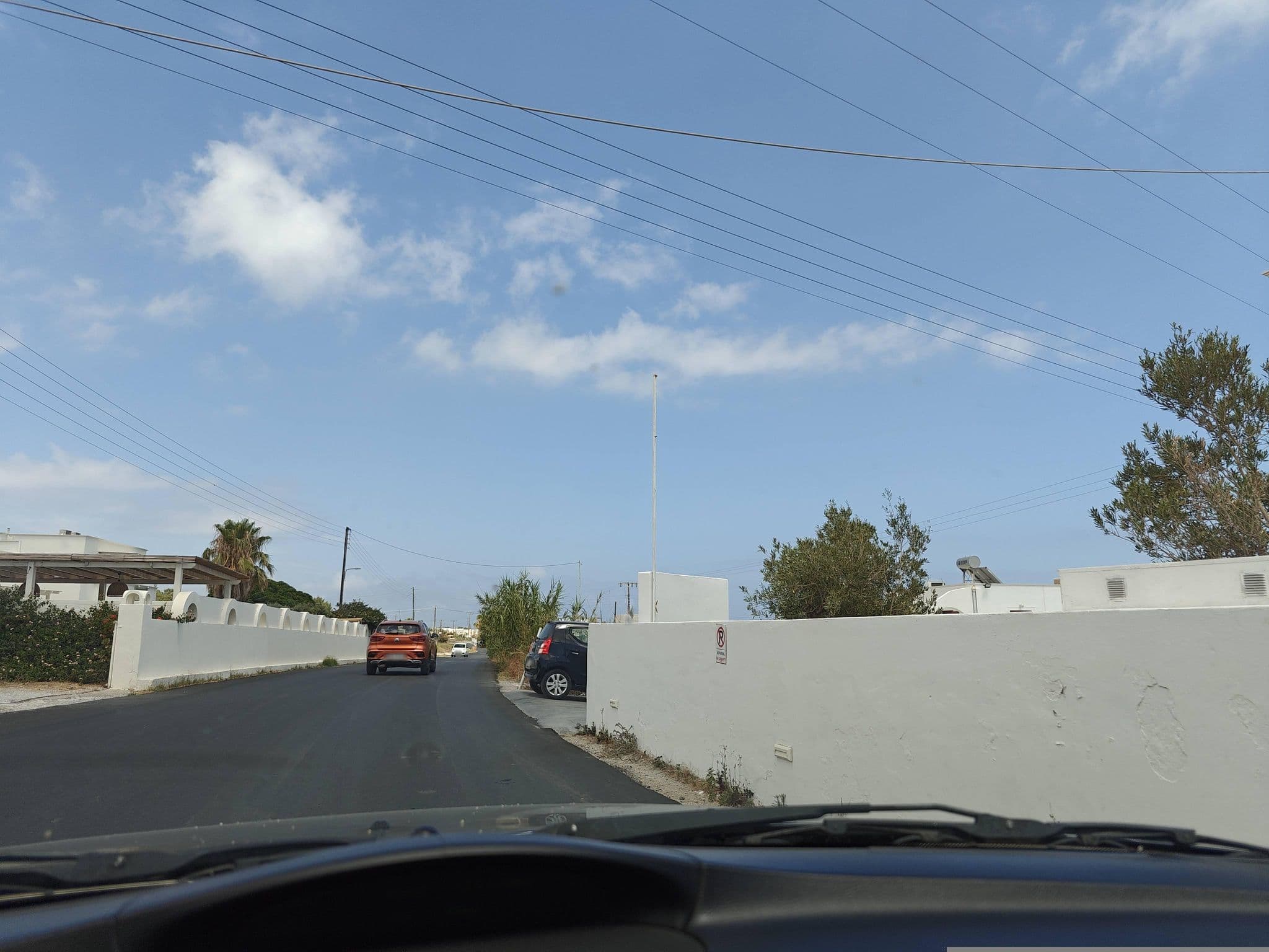 Street view near Petri Suites, Emporeío — © grkpete (CC BY-SA · Mapillary)