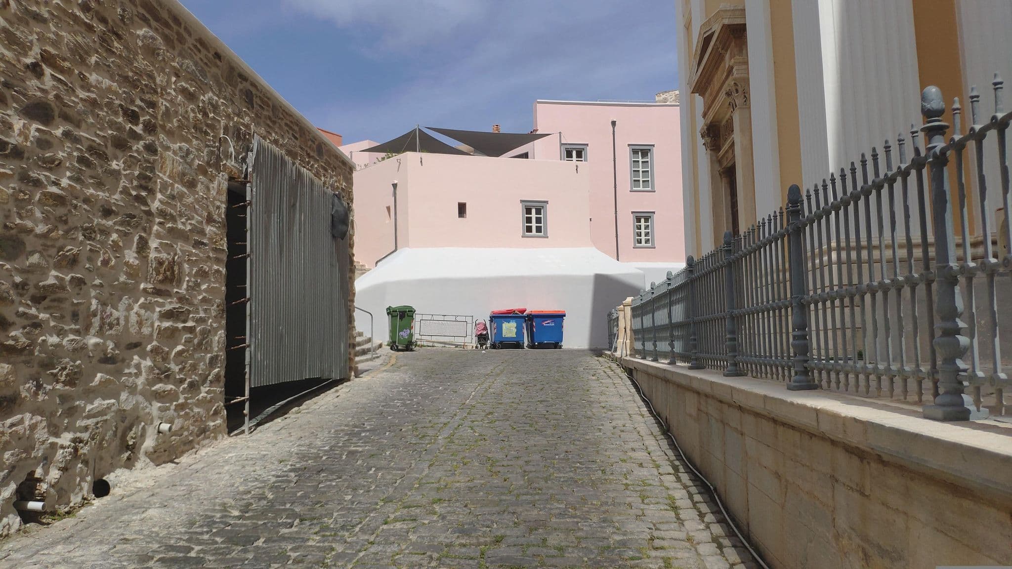 Street view near Helectra Hotel, Ermoúpolis — © pppetros (CC BY-SA · Mapillary)