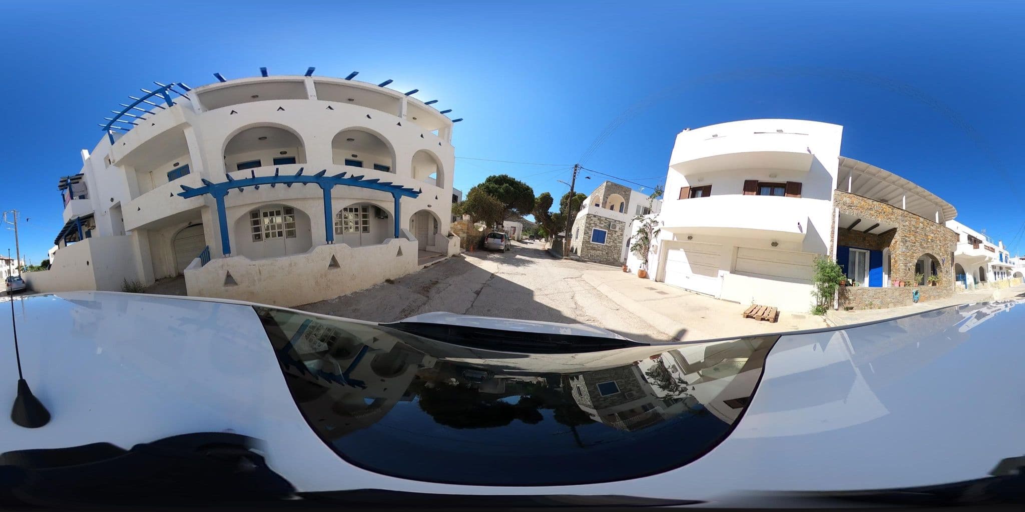 Street view near Efkalyptos Rooms, Lávrio — © katagrafes (CC BY-SA · Mapillary)
