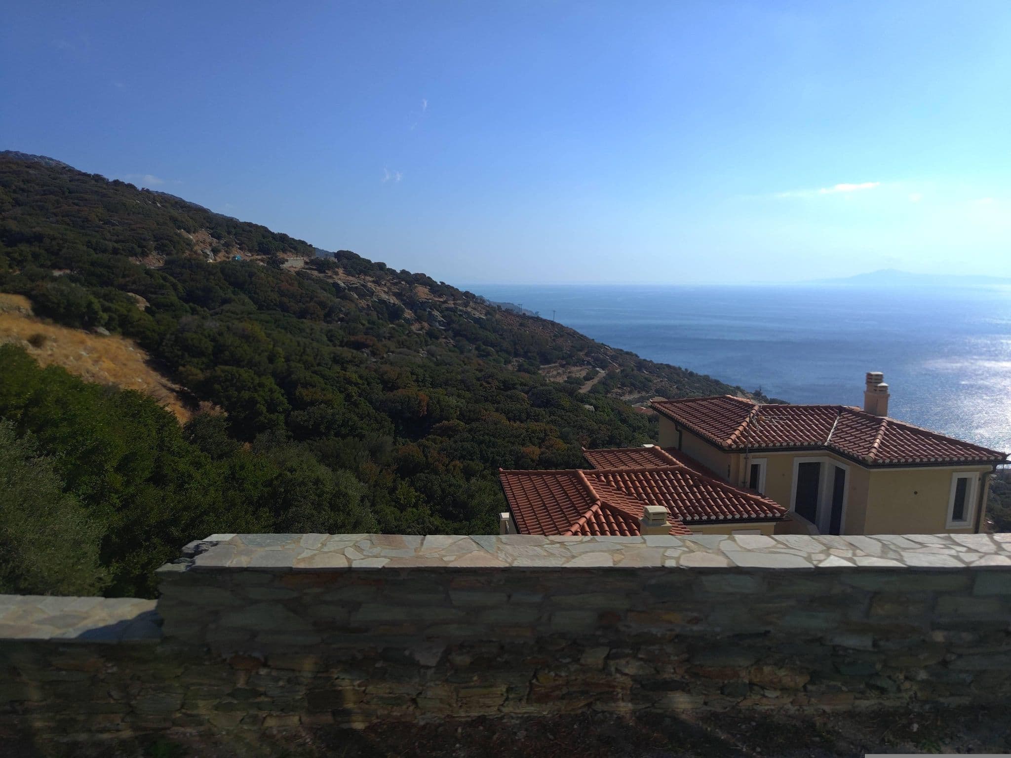 Street view near Αλισάχνη, Batsíon — © kibour (CC BY-SA · Mapillary)