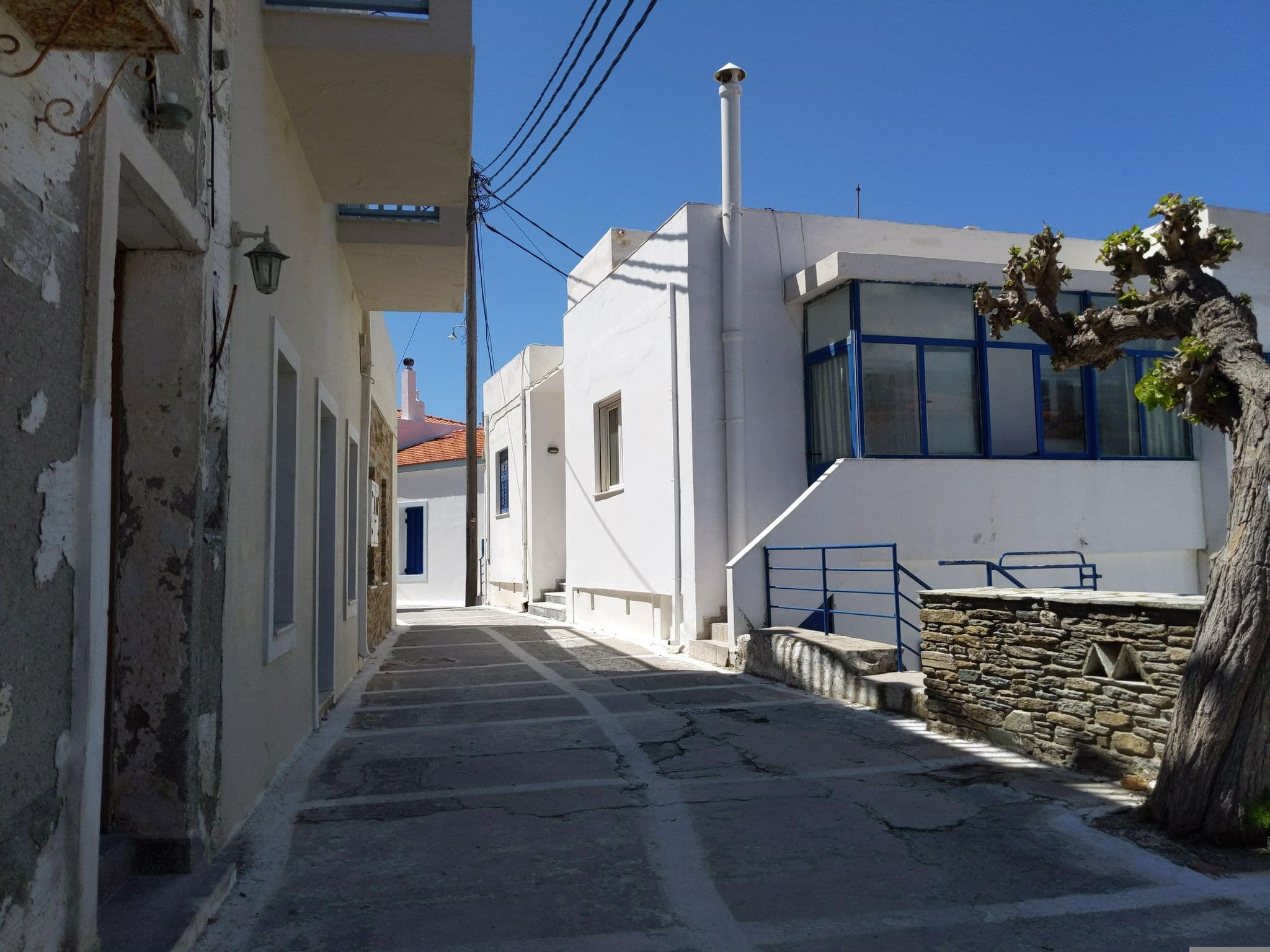 Street view near Krinos Suites Hotel, Batsíon — © drid (CC BY-SA · Mapillary)