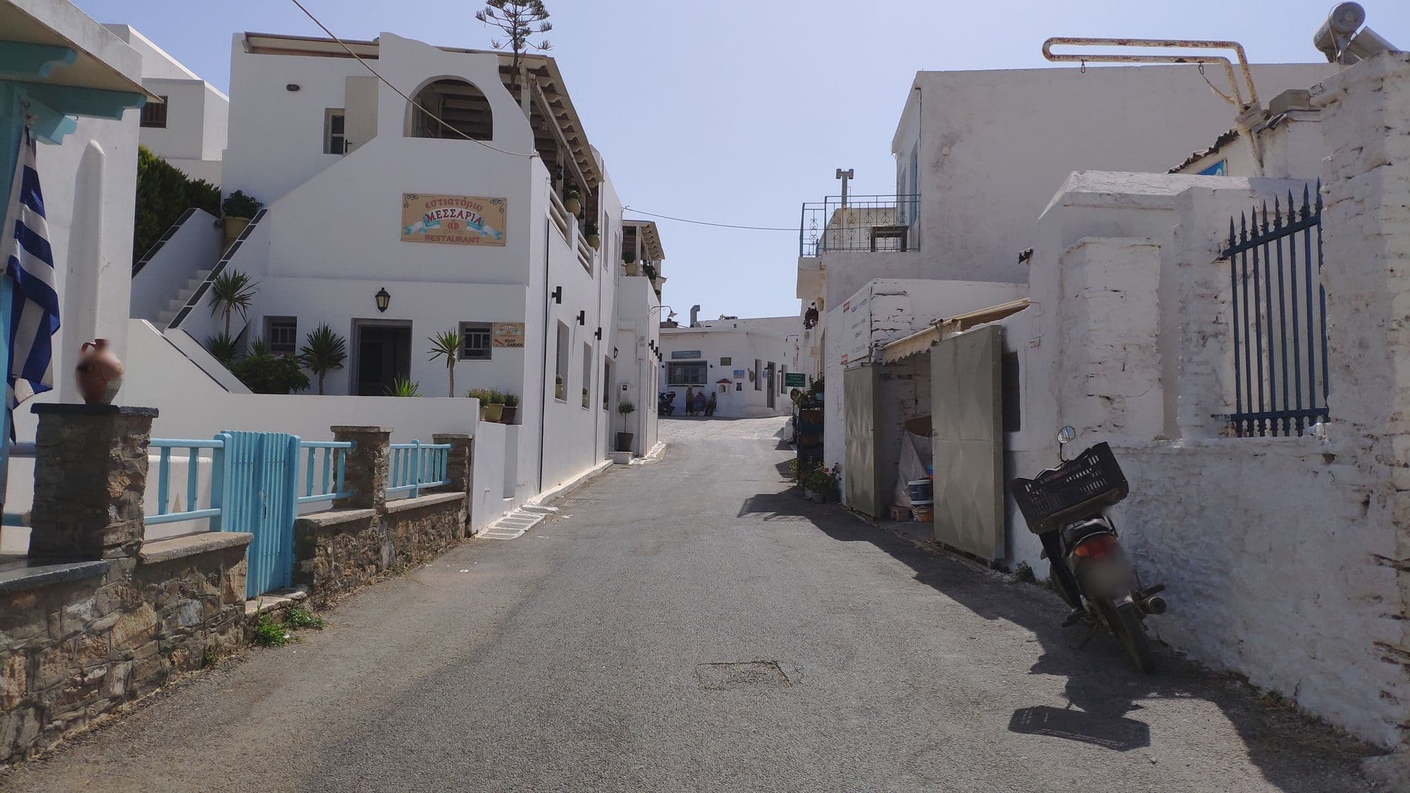 Street view near Κυθνοικίες, Áno Sýros — © pppetros (CC BY-SA · Mapillary)