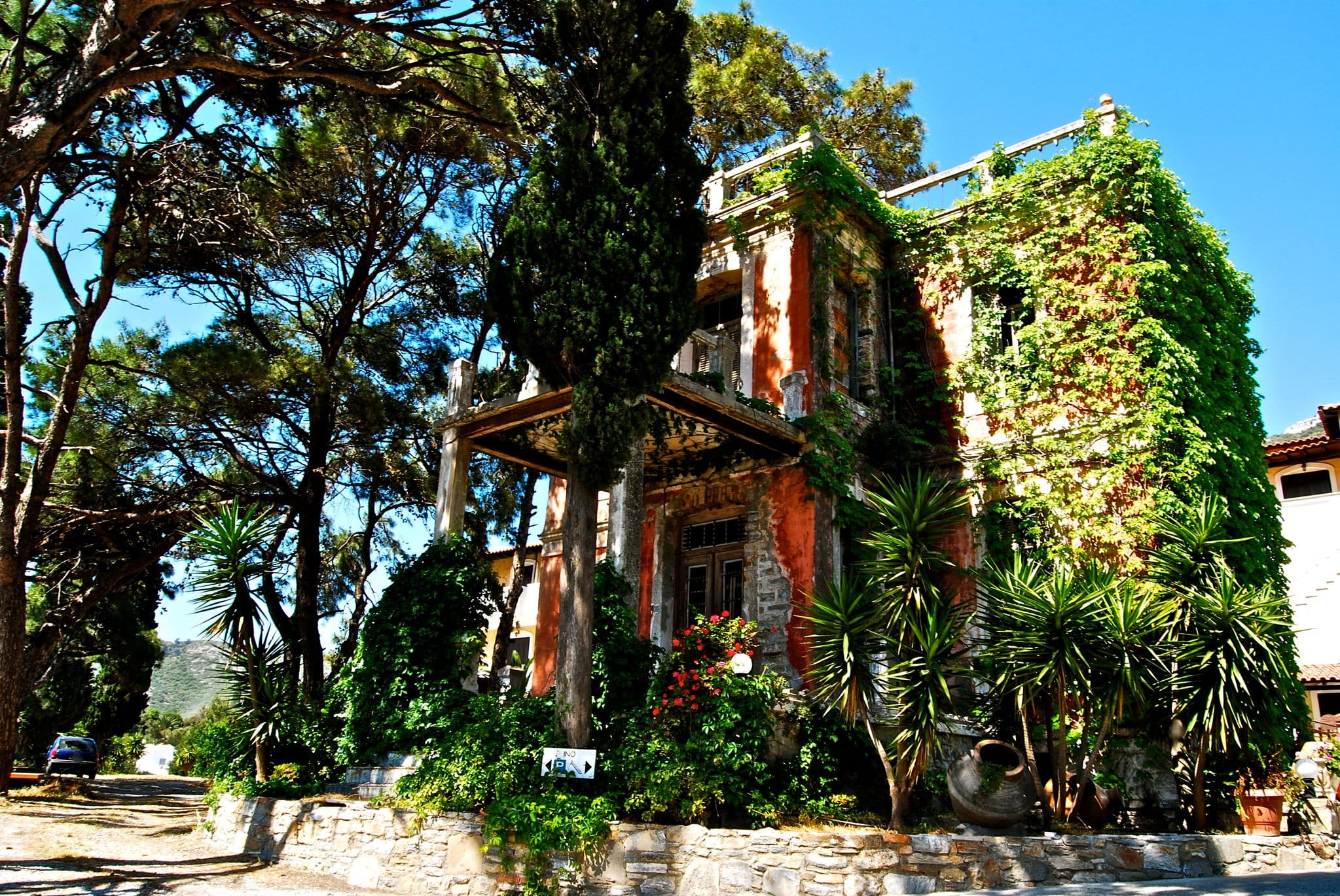 Street view near Ino Village Hotel Samos, Samos — © focuslizard (CC BY-SA · Mapillary)
