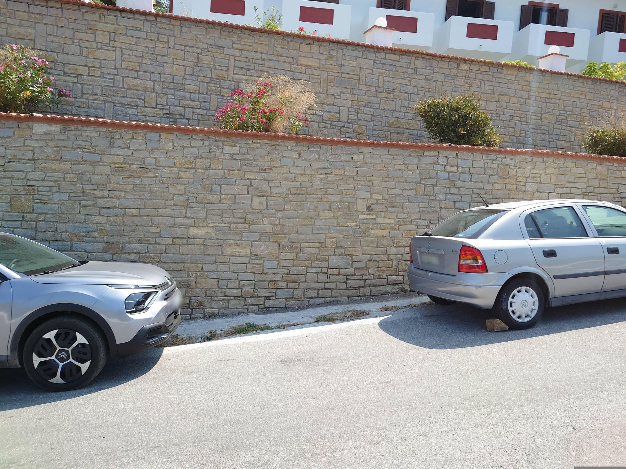 Street view near Hotel Bella Vista, Samos — © hanzpanzi (CC BY-SA · Mapillary)