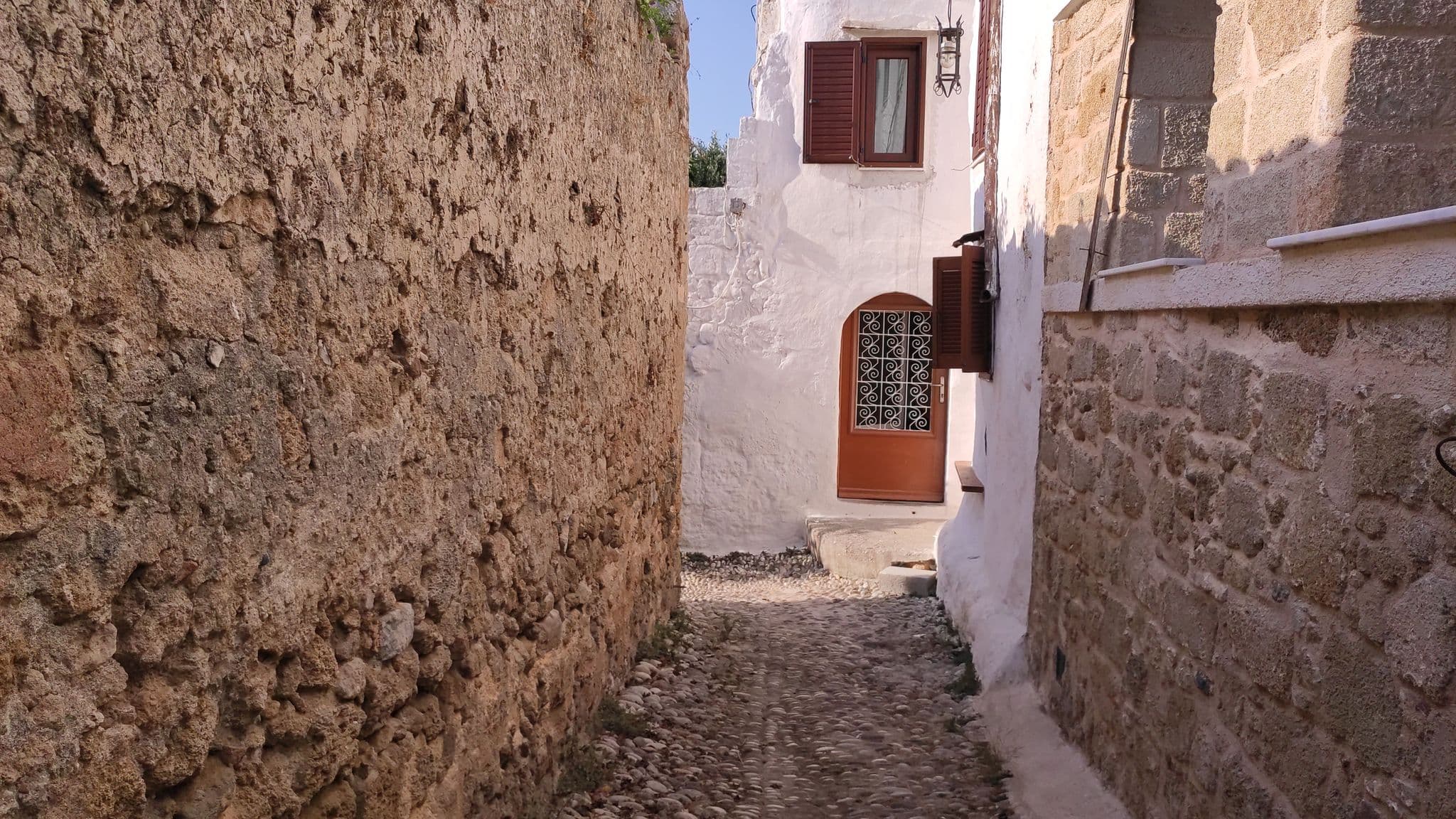 Street view near Carmen Art Hotel, Ródos — © osm1012 (CC BY-SA · Mapillary)