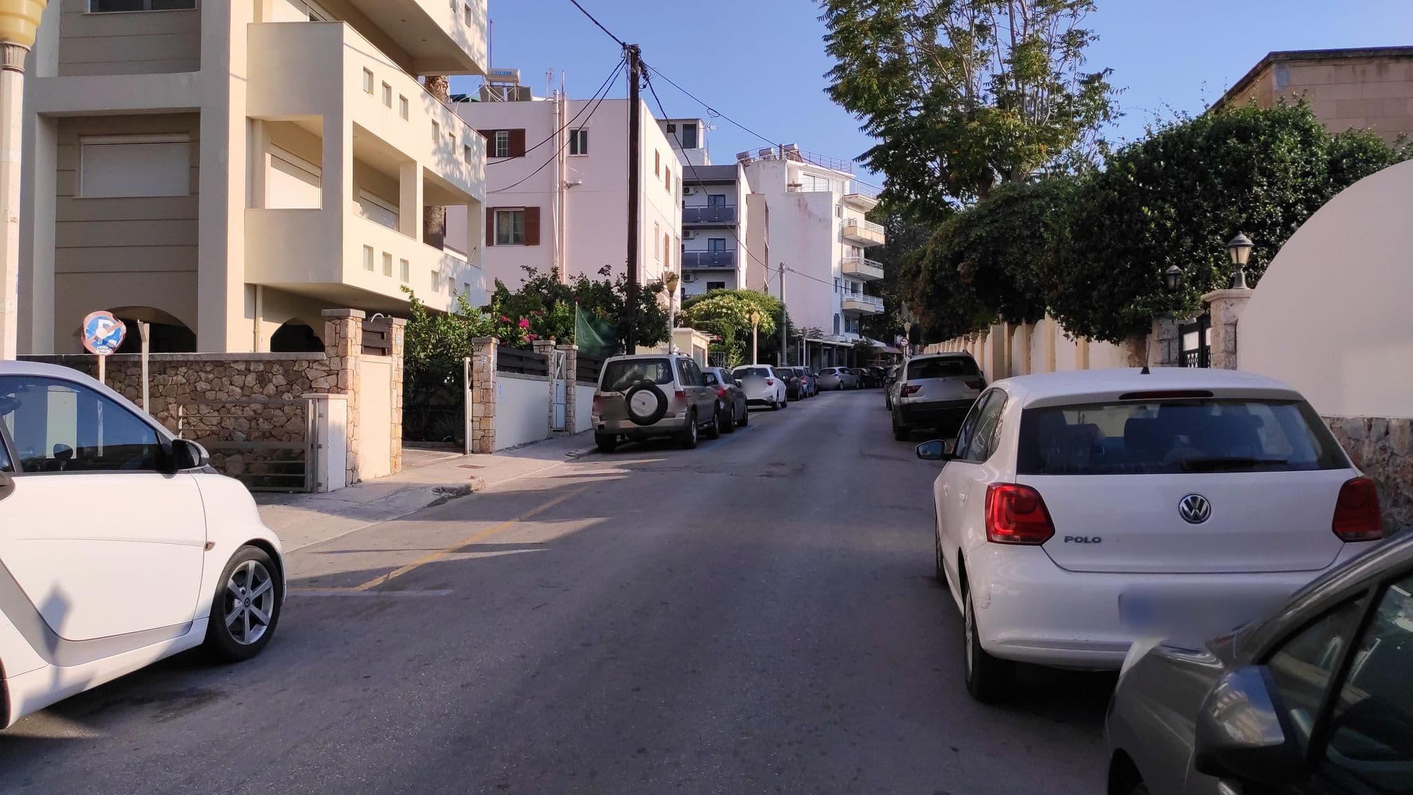 Street view near Oktober hotel, Ródos — © osm1012 (CC BY-SA · Mapillary)