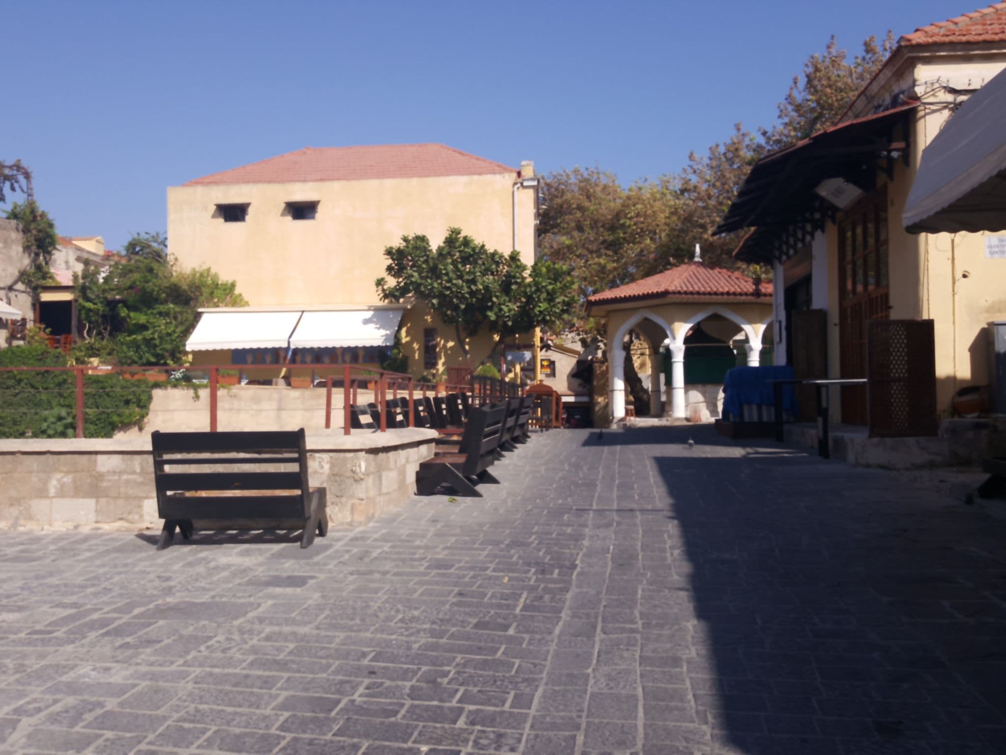 Street view near Kabanaris Bay, Ródos — © hakan (CC BY-SA · Mapillary)