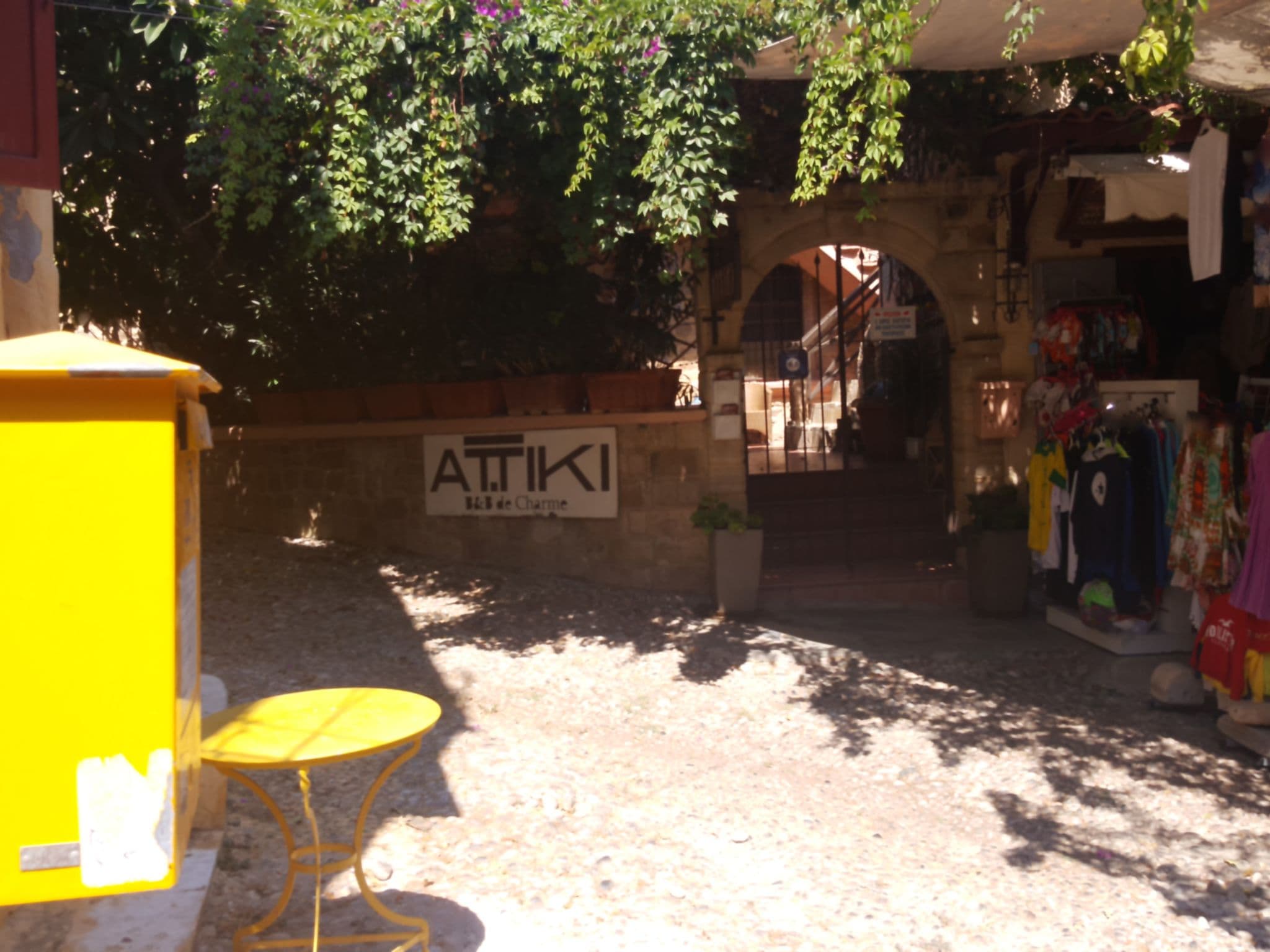Street view near Attiki Hotel, Ródos — © hakan (CC BY-SA · Mapillary)