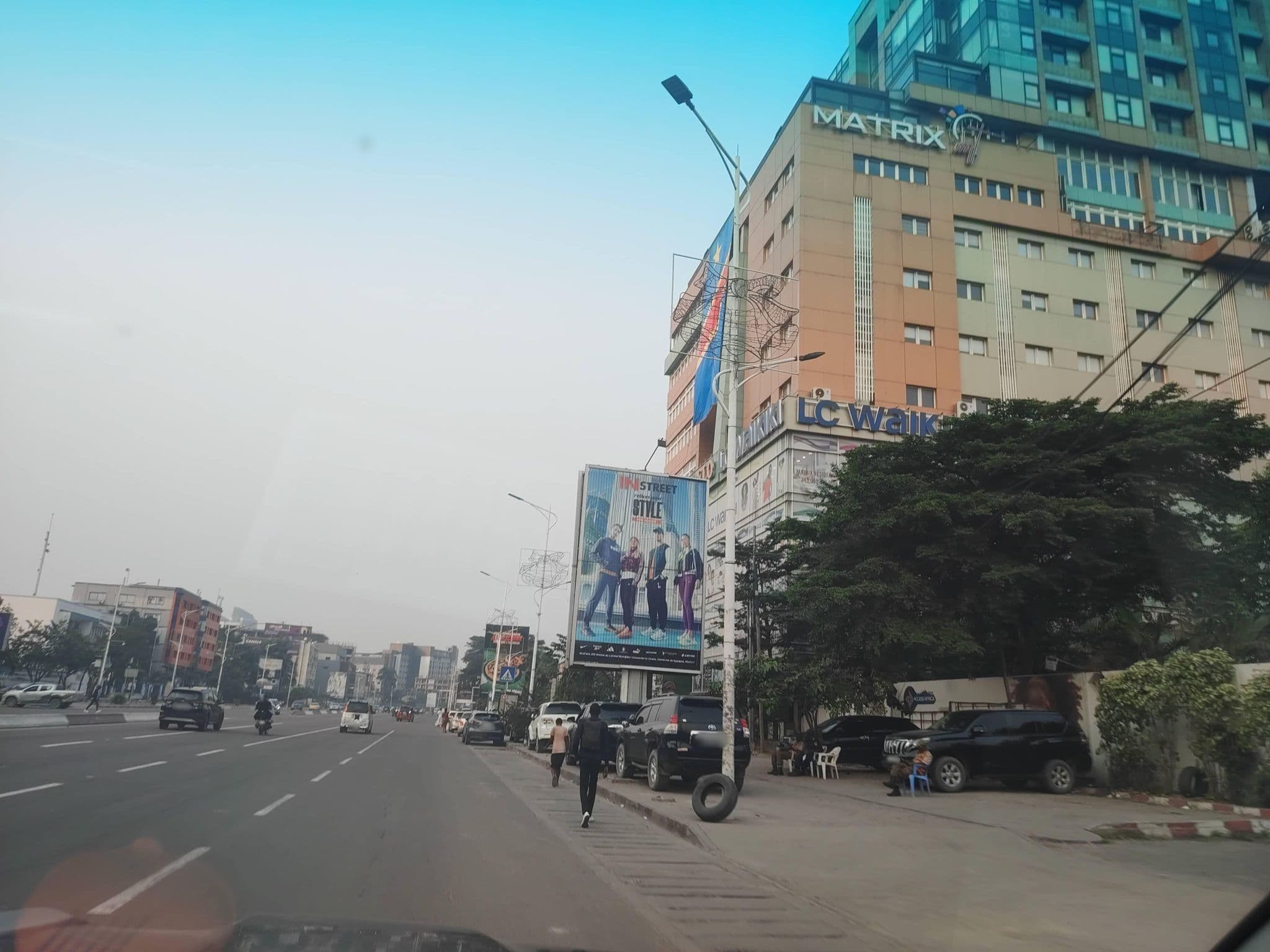 Street view near African Dream, Kinshasa