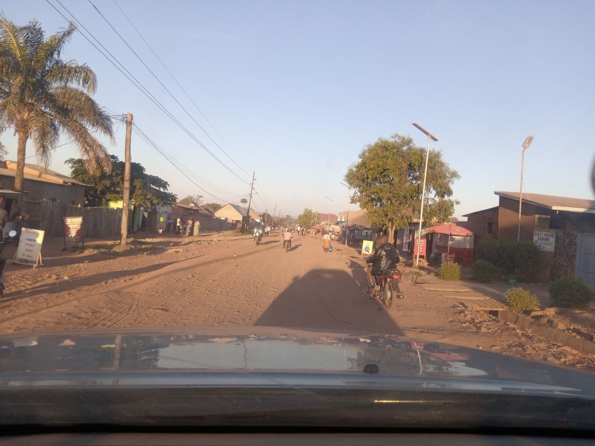 Street view near Hotel Kayambi, Pweto — © etiennetob (CC BY-SA · Mapillary)