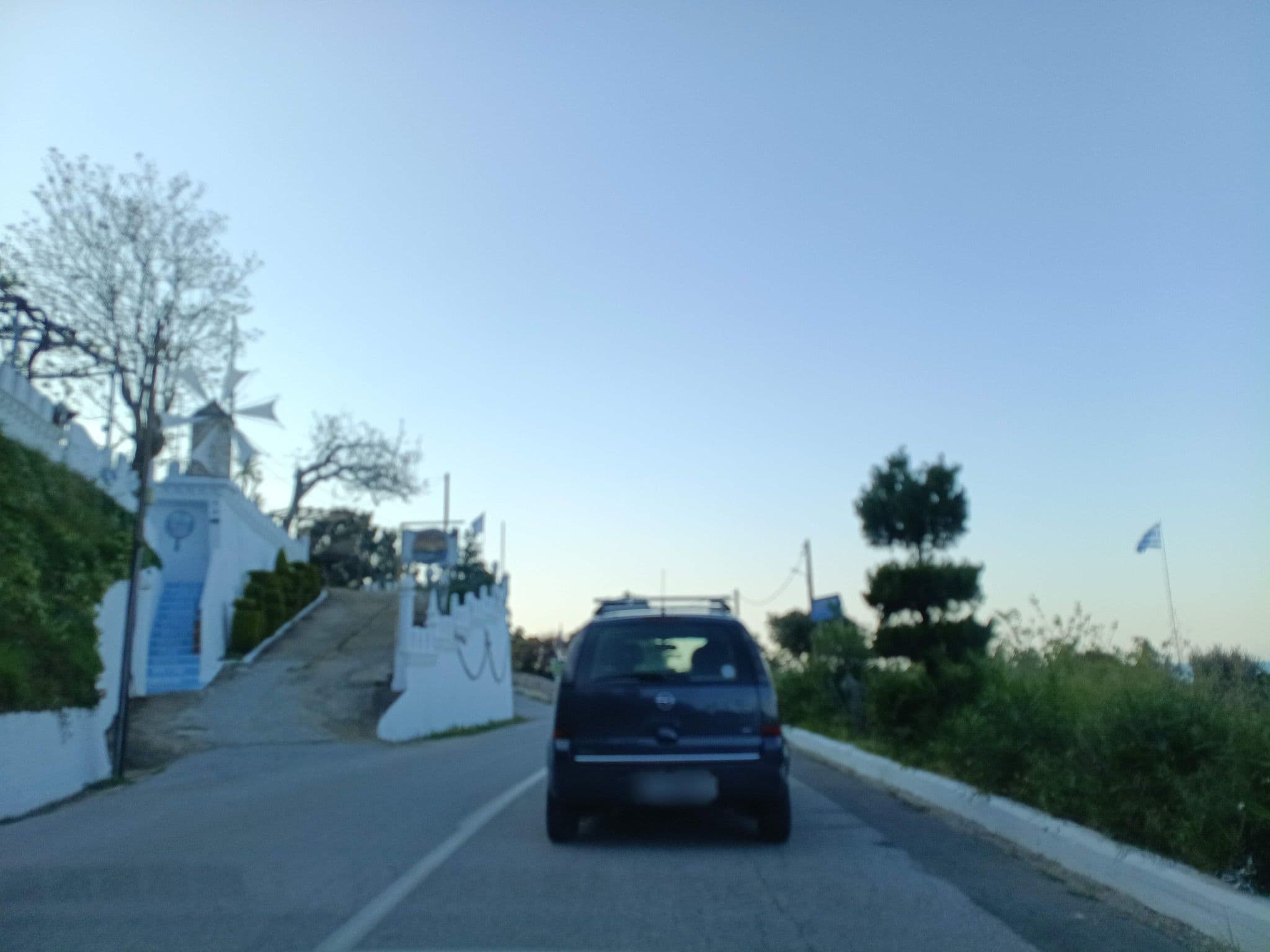 Street view near Κάστρα Κουτσουπιά Λάρισας (Kastra  Koutsoupia Larisa), Agiá — © George_210 (CC BY-SA · Mapillary)