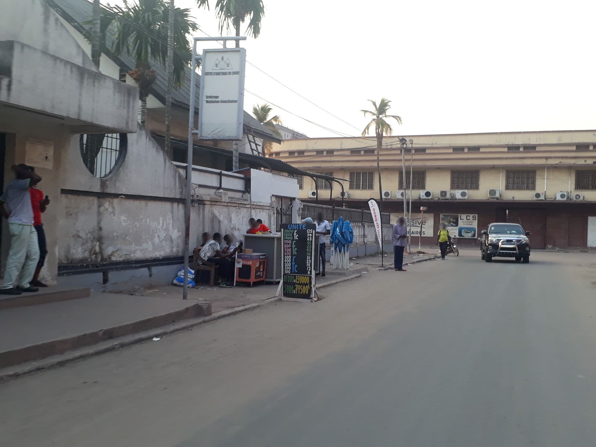 Street view near La Fourchette, Kinshasa — © ladis_gis_rs (CC BY-SA · Mapillary)