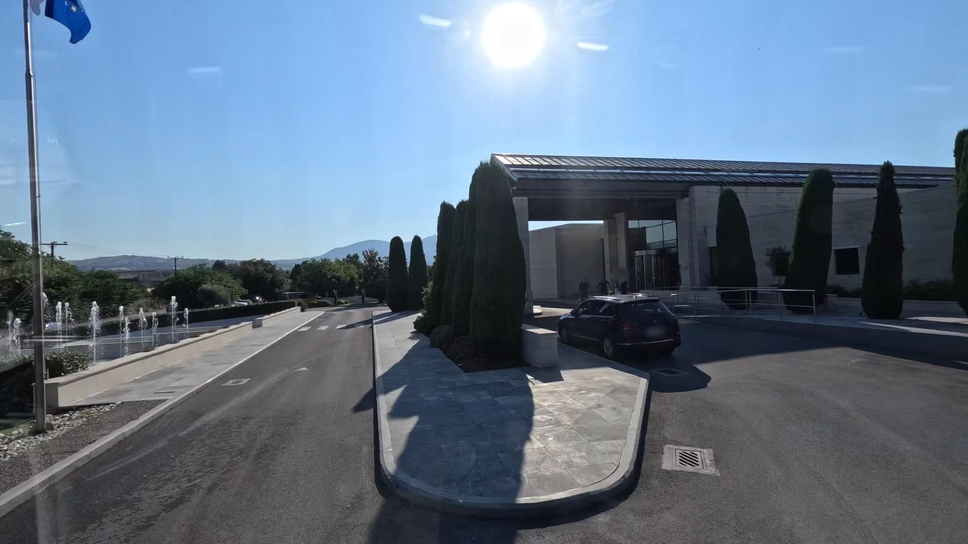 Street view near Nikopolis Pool, Thérmi — © bct (CC BY-SA · Mapillary)