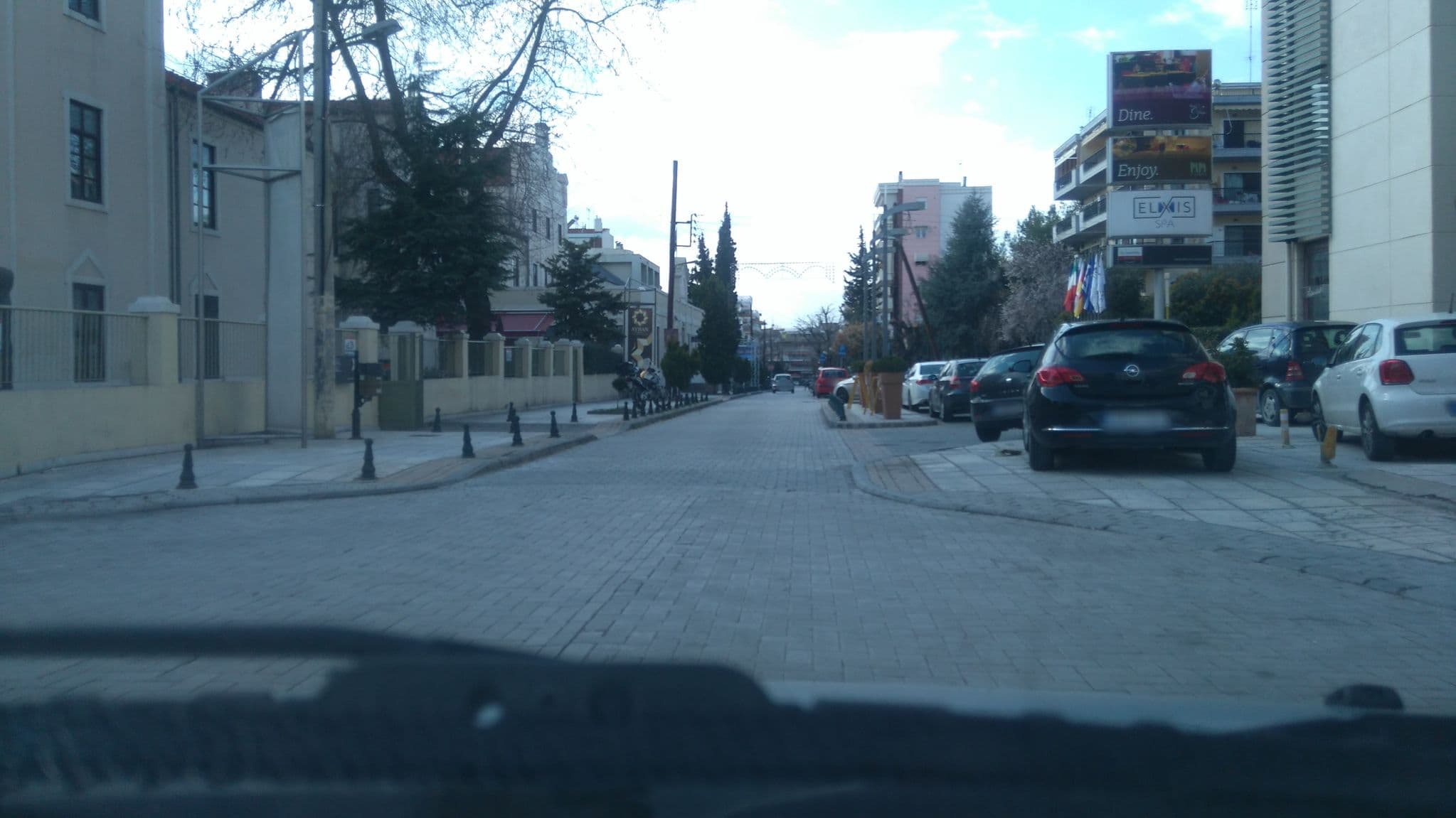 Street view near Domotel Les Lazaristes, Neapoli — © geraki (CC BY-SA · Mapillary)
