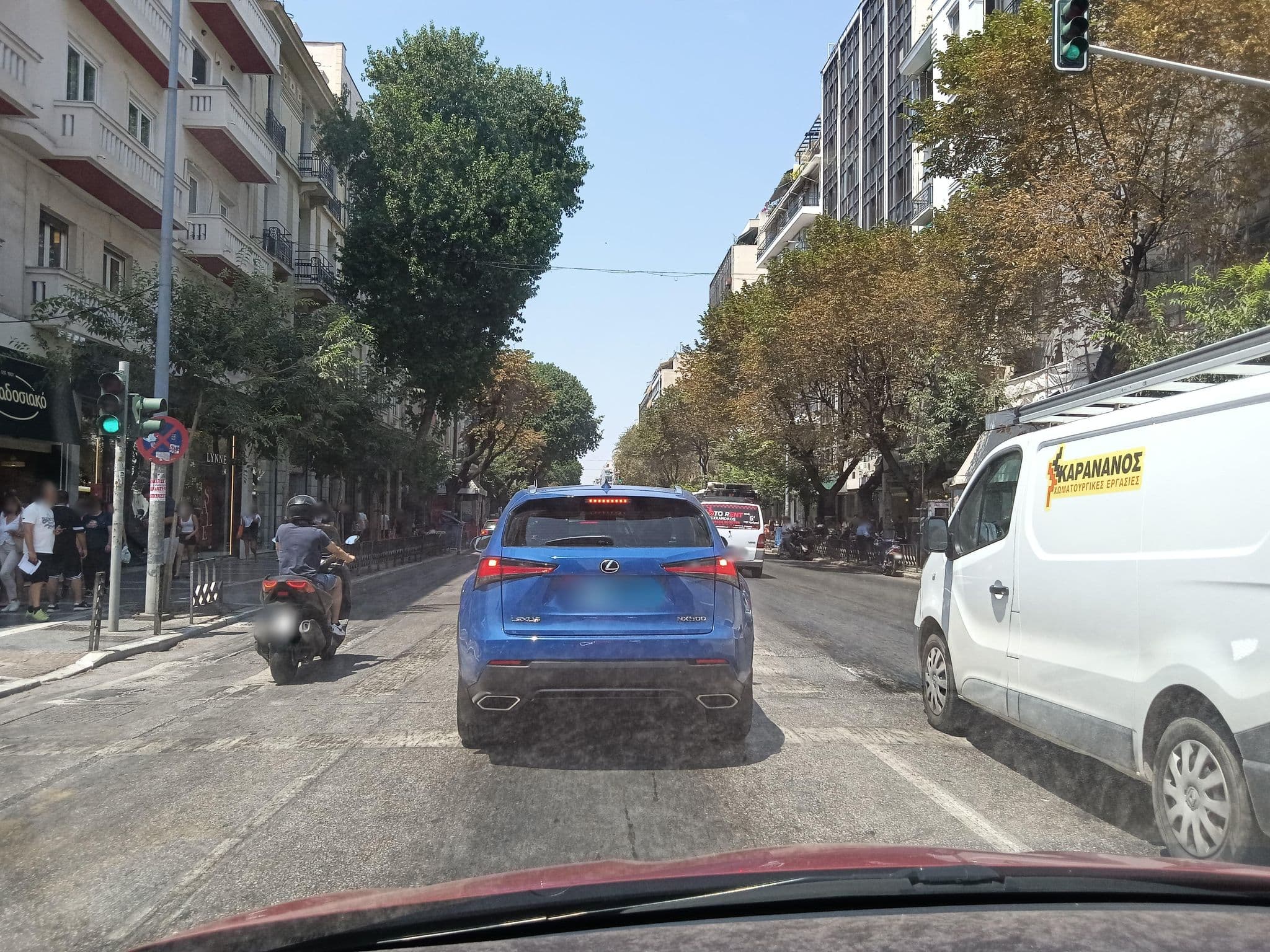 Street view near the excelsior hotel thessaloniki, Thessaloníki — © nglf (CC BY-SA · Mapillary)