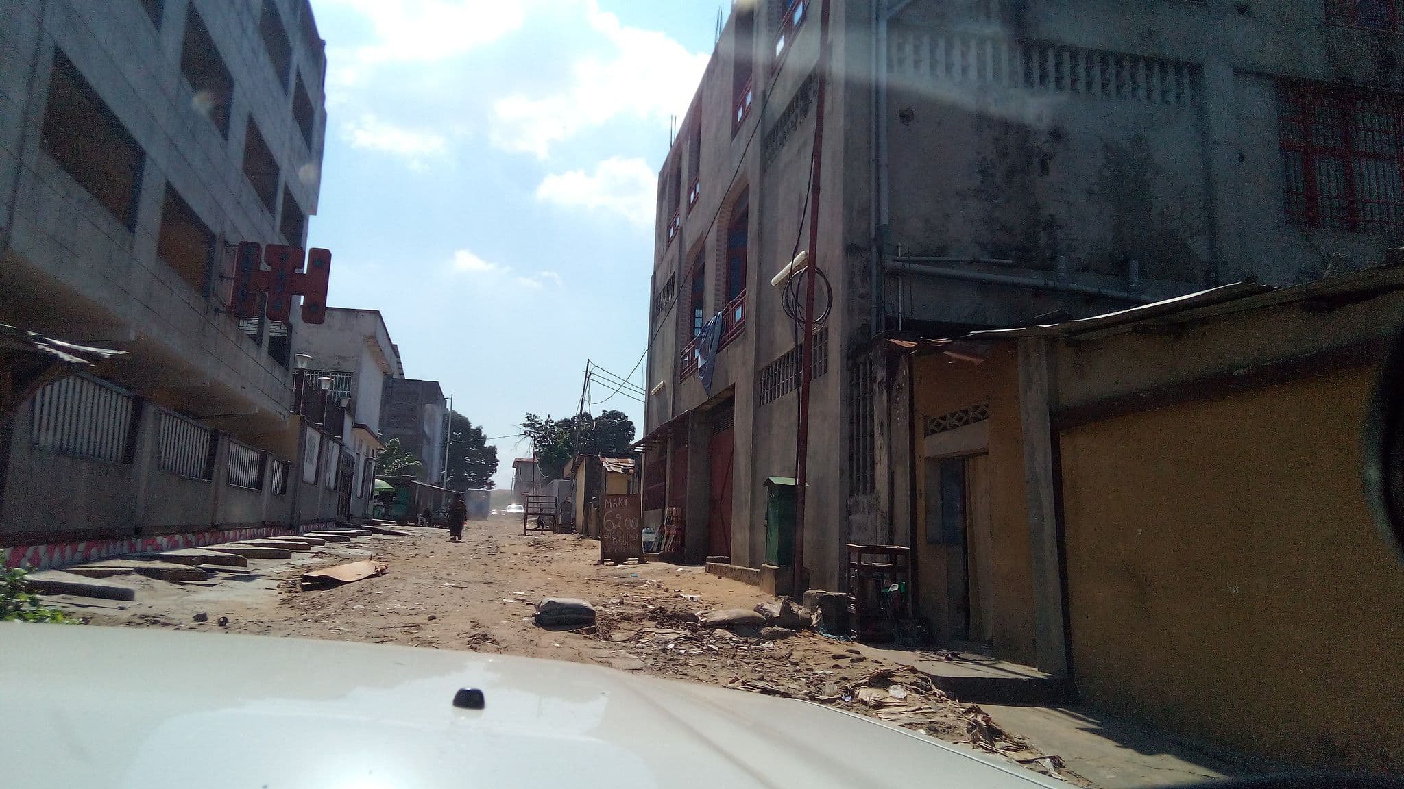 Street view near tava, Kinshasa — © christianshad (CC BY-SA · Mapillary)