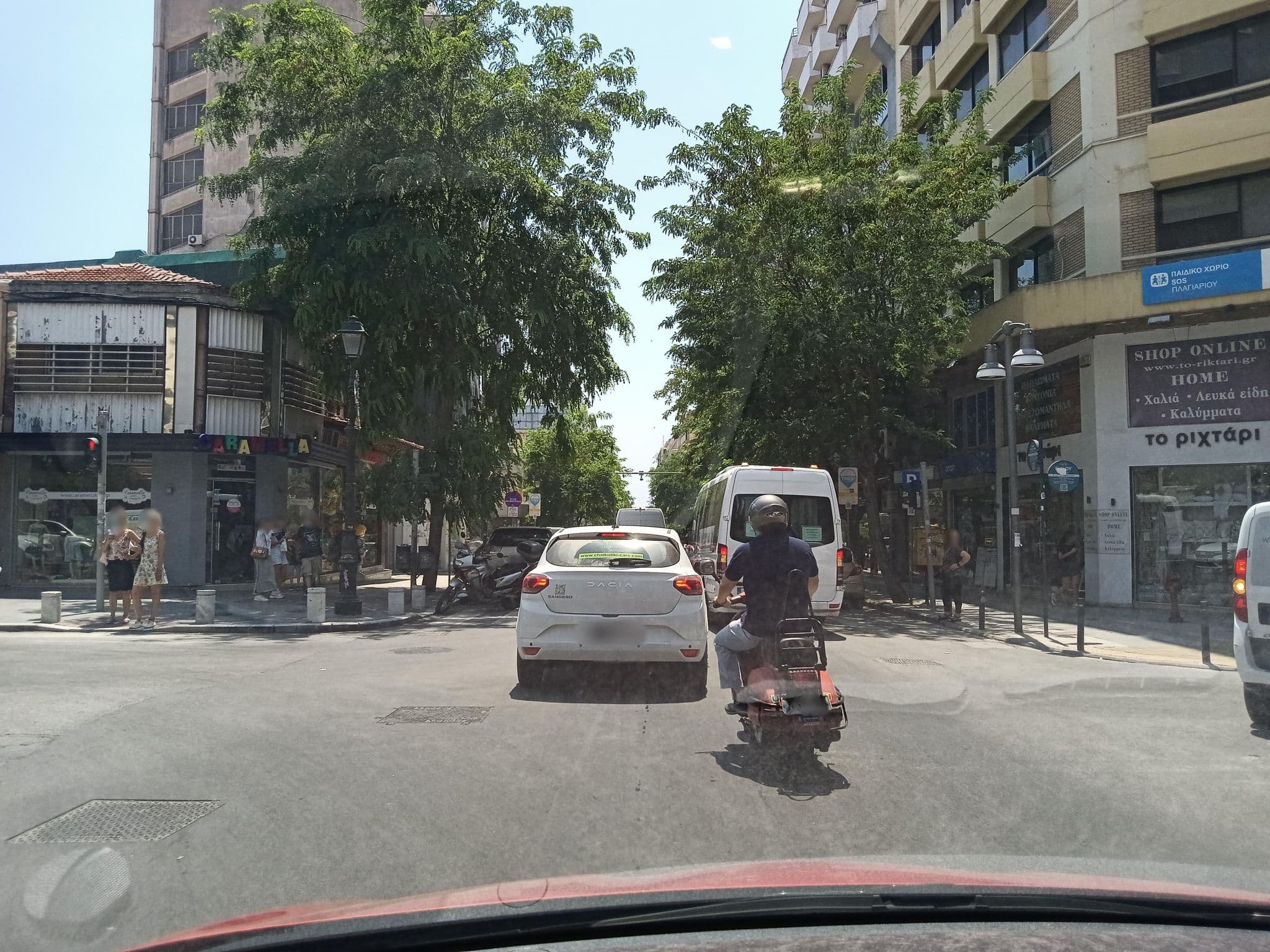 Street view near Passer Domesticus, Thessaloníki — © nglf (CC BY-SA · Mapillary)
