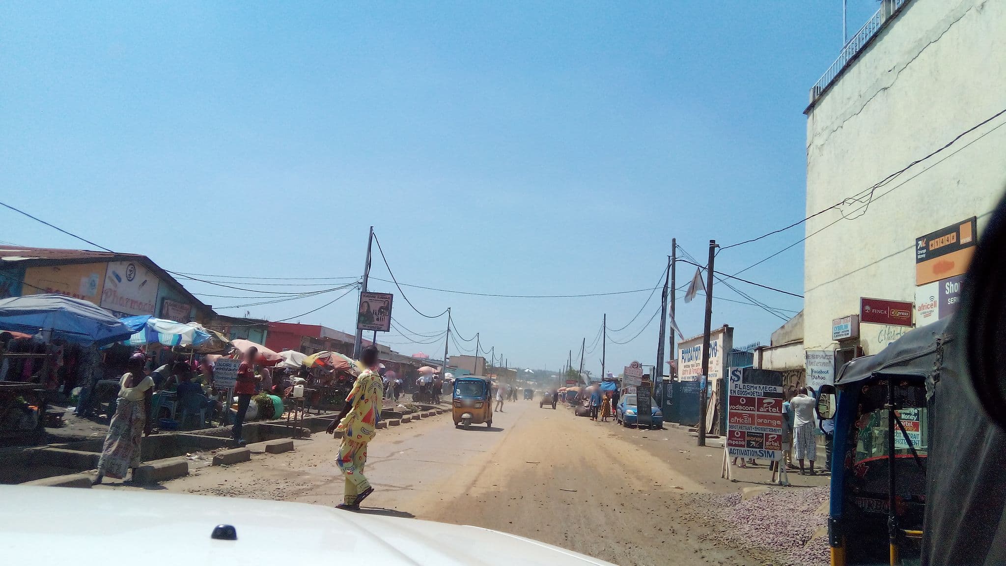 Street view near Hote l Lafayette, Kinshasa