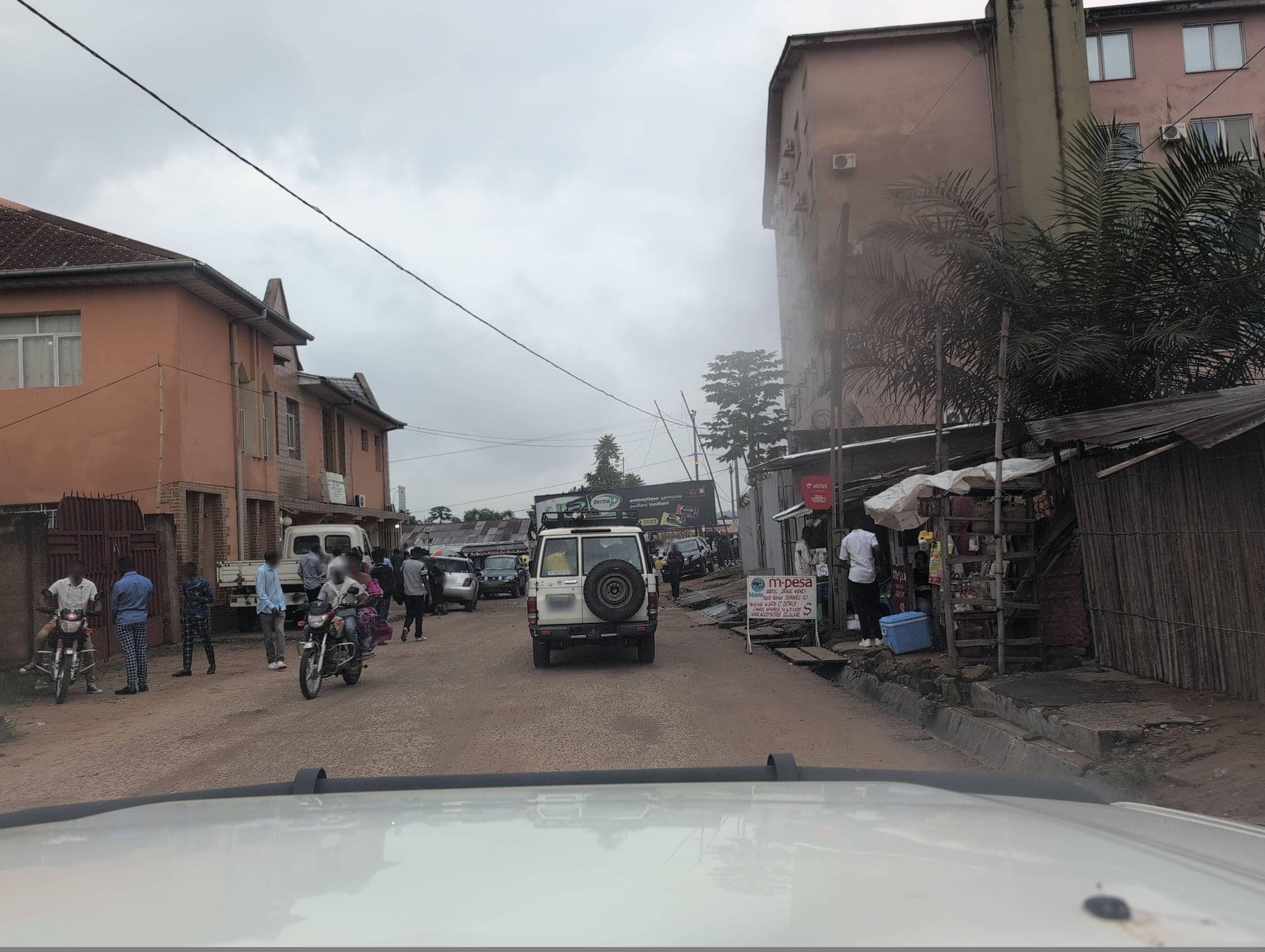 Street view near hôtel Esperance, Kikwit — © christebenya (CC BY-SA · Mapillary)