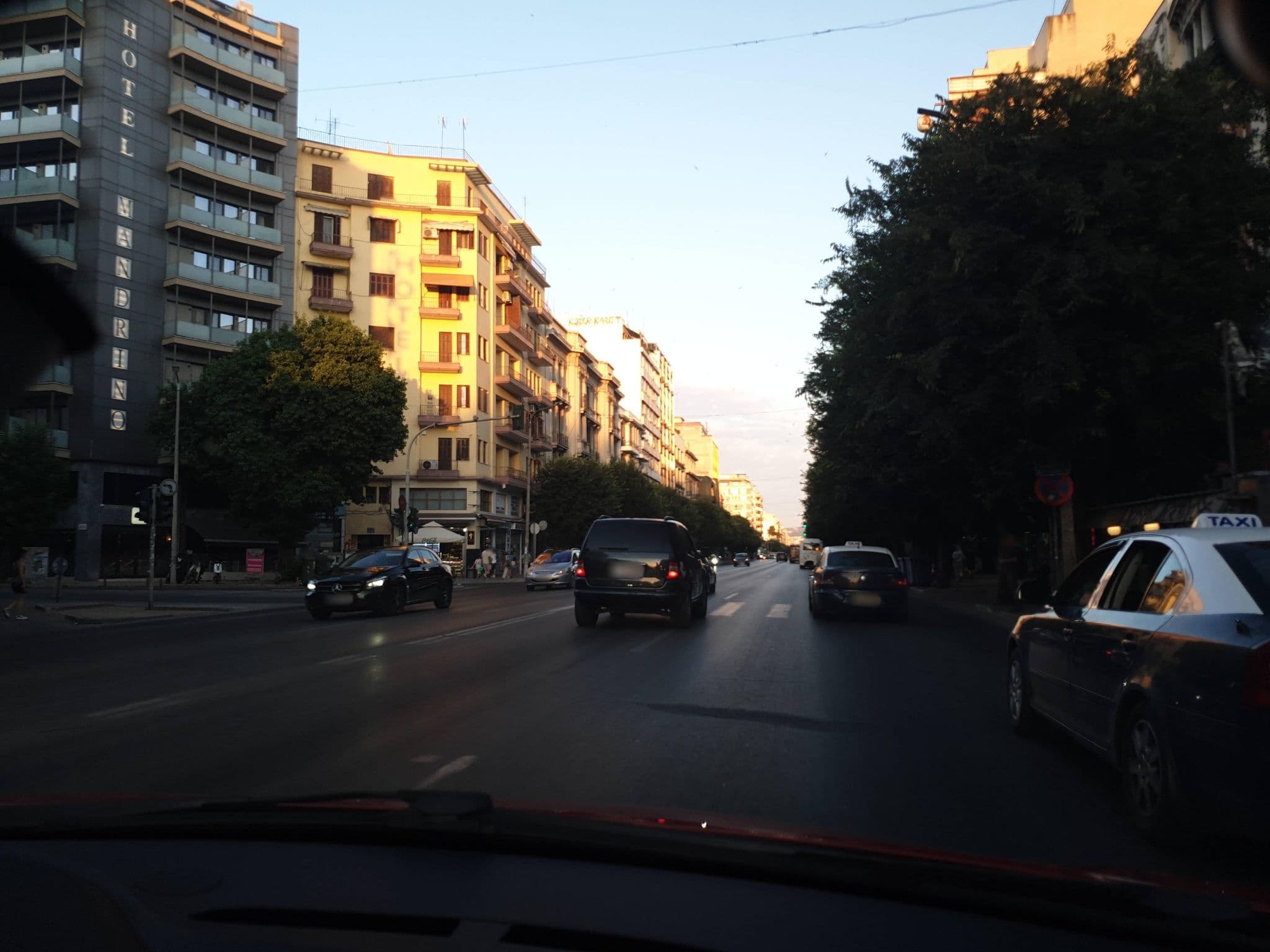 Street view near Hotel Europa, Thessaloníki — © yannakis (CC BY-SA · Mapillary)