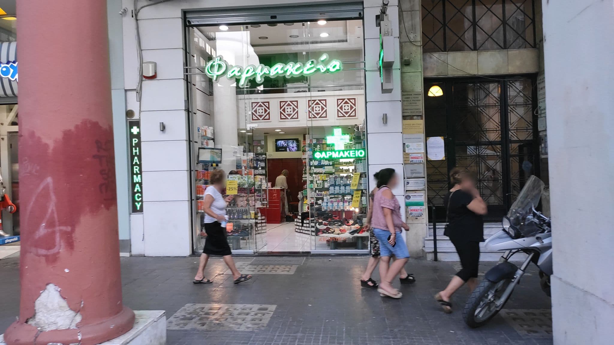 Street view near Roomore Apartments, Thessaloníki — © osm1012 (CC BY-SA · Mapillary)