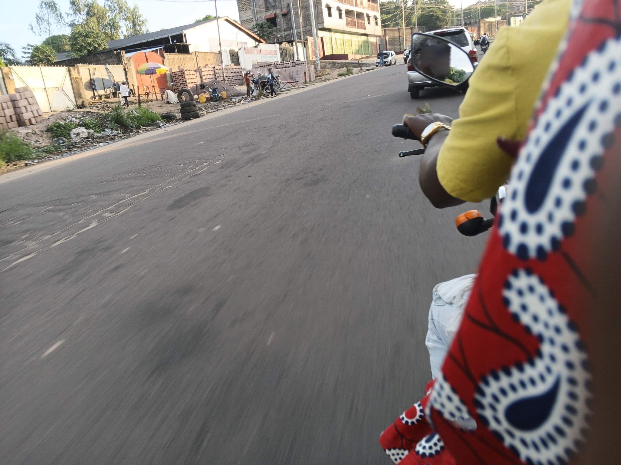 Street view near Luxor, Kinshasa