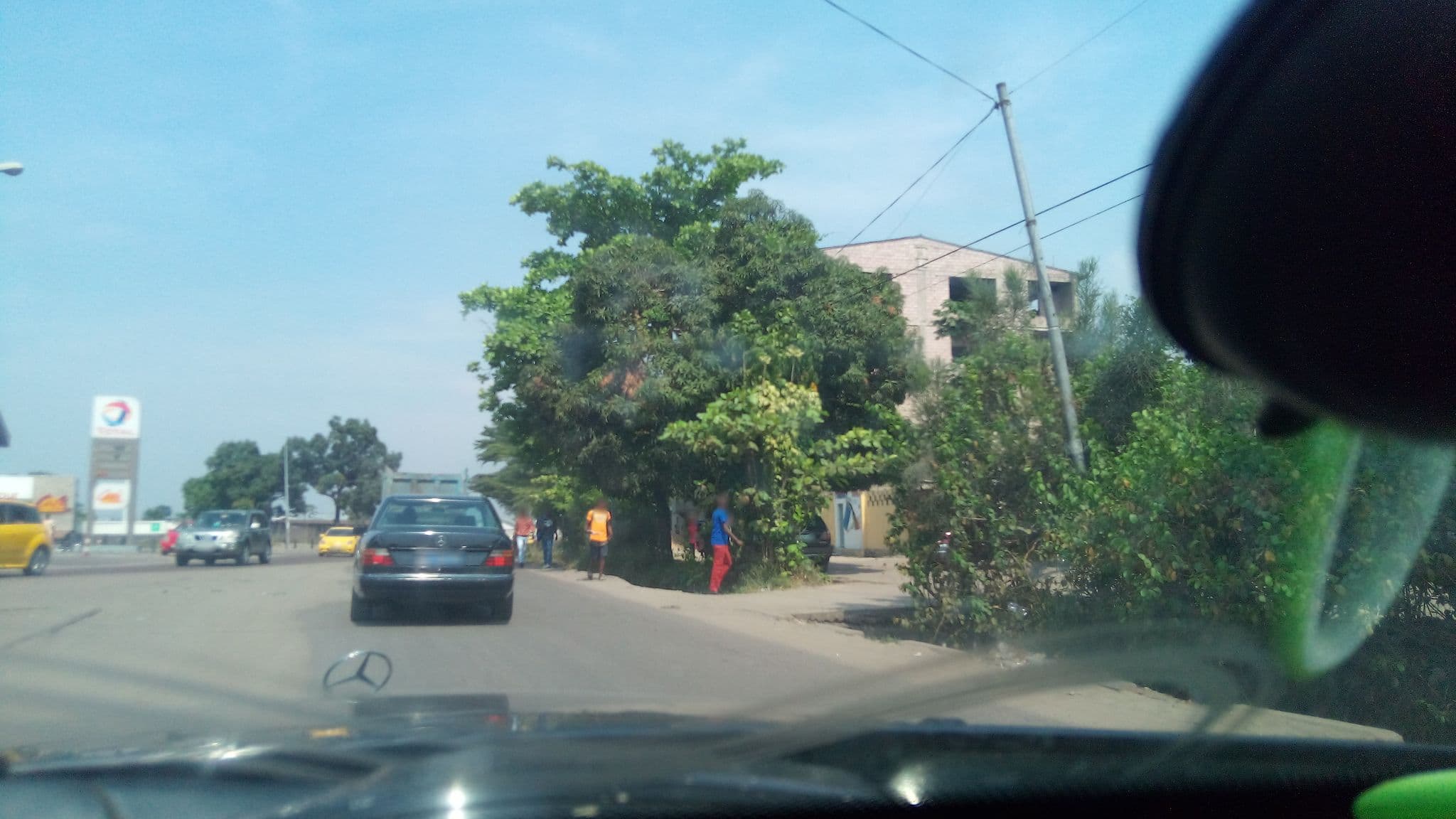 Street view near Hotel Finess, Kinshasa