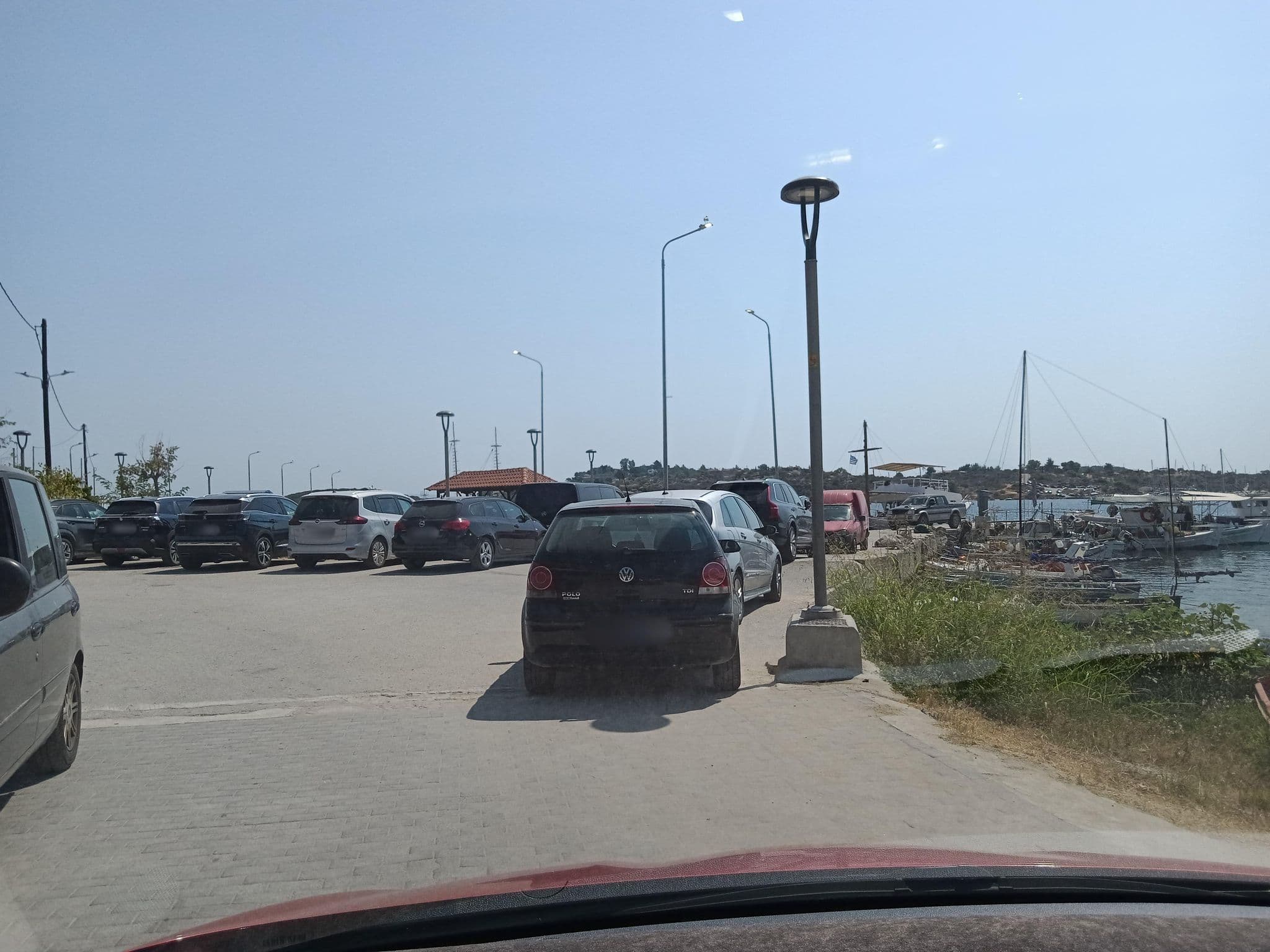 Street view near Giannelis Hotel, Níkiti — © nglf (CC BY-SA · Mapillary)